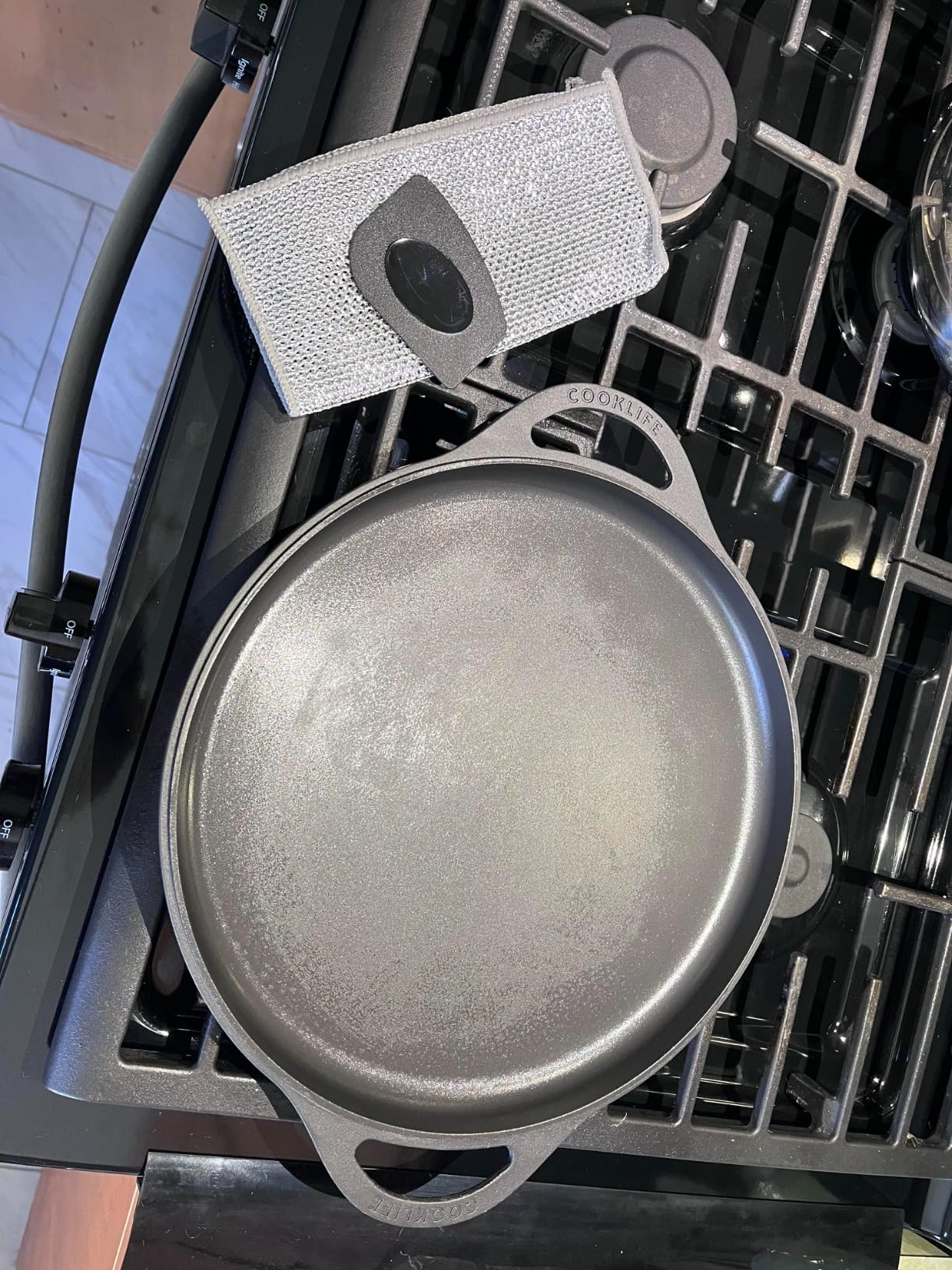 COOKLIFE 12 Inch Lightweight Pre-Seasoned Cast Iron Griddle - Smooth Polished Surface, Easy to Clean customer photo 1