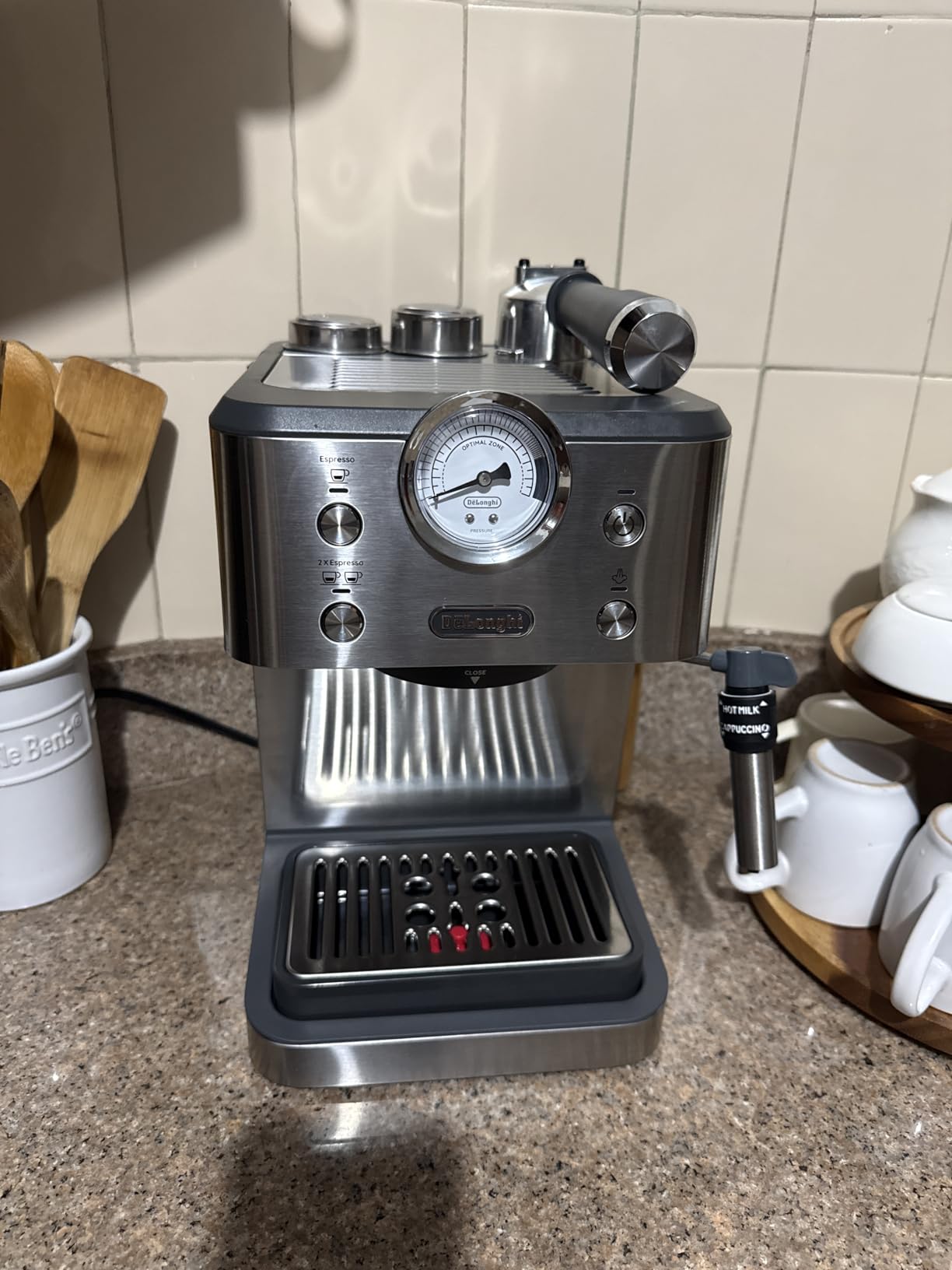 De'Longhi Classic Espresso Machine with Milk Frother, 15-Bar Pump & Temperature Control - Barista Coffee Maker Kit for Espresso, Latte, Cappuccino & Iced customer photo 1
