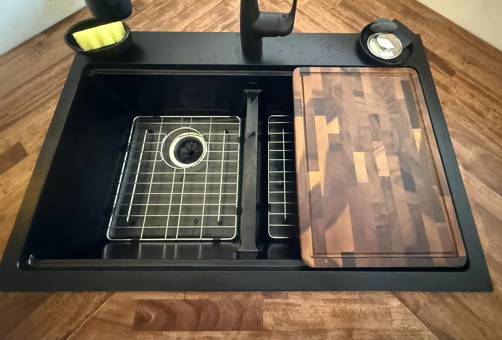 THETCHRY Walnut Cutting Boards for Kitchen, End Grain Wooden Chopping Board with Juice Groove, Charcuterie Butcher Block for Meal Prep & Serving with Gift Box, 16.5