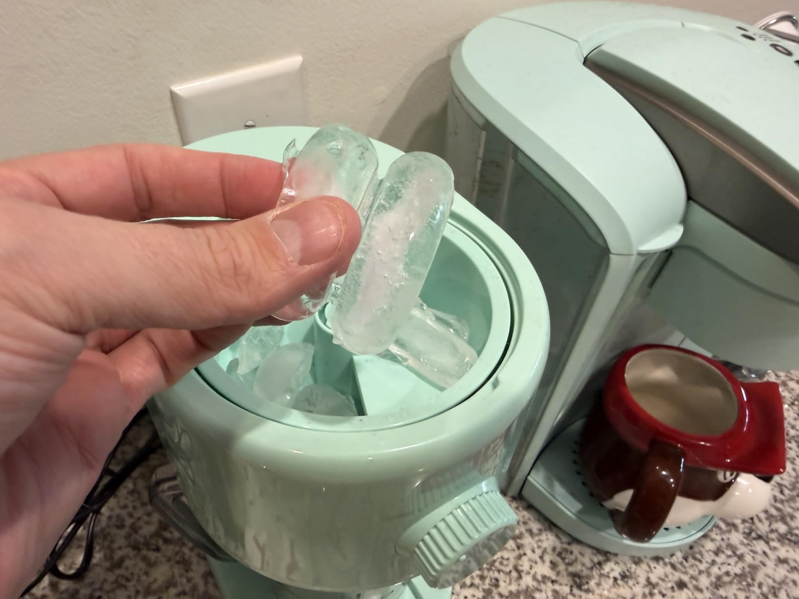 Dash Deluxe Shaved Ice & Slushy Maker - Easy-to-Use Slushy & Snow Cone Maker - Includes Serving Pitcher & Recipe Guide for Homemade Treats - Aqua customer photo 1