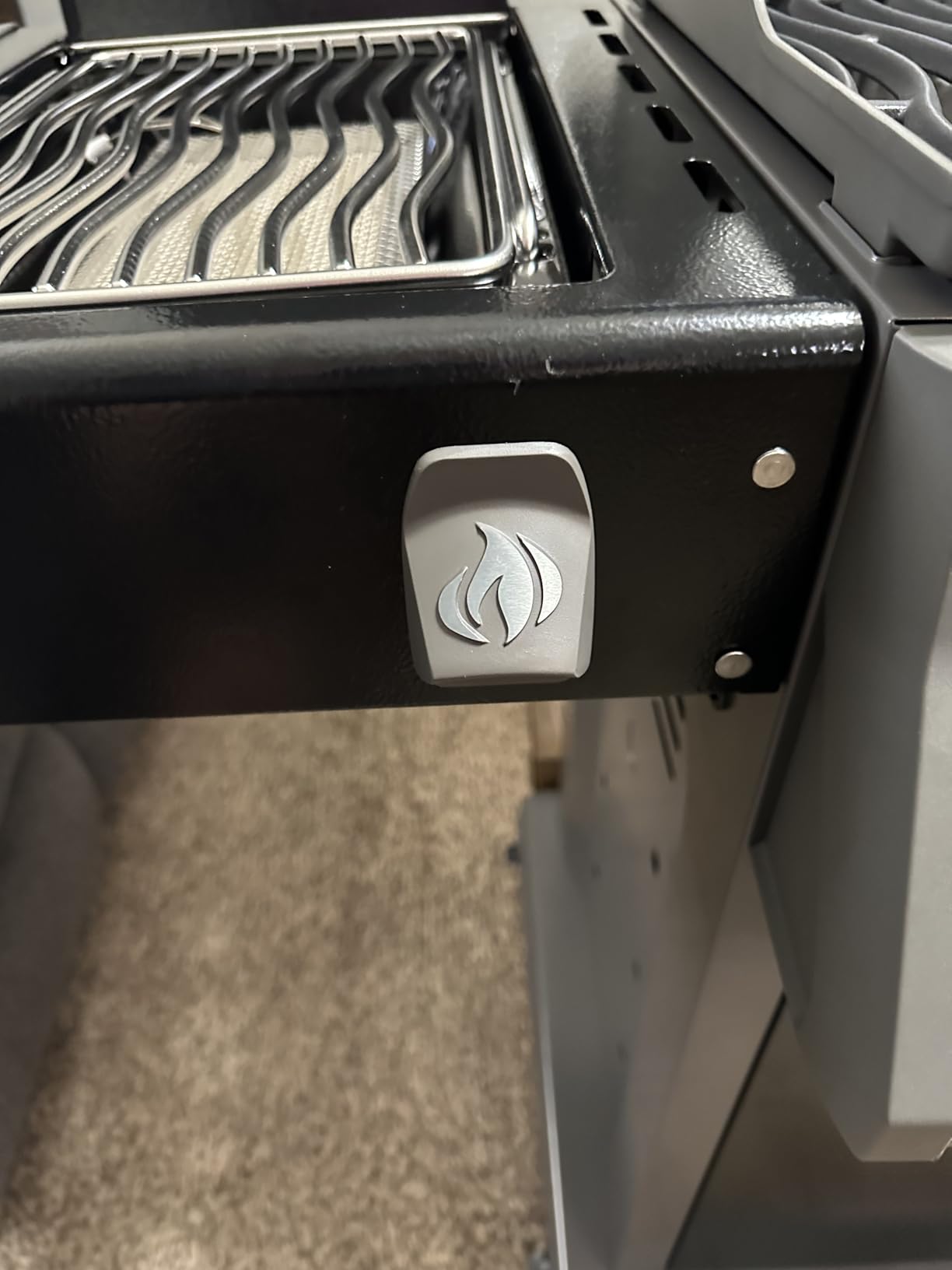 Napoleon Rogue PRO 425 Propane Gas Grill with Infrared Side Burner, Stainless Steel, Durable 4-Burner BBQ customer photo 2