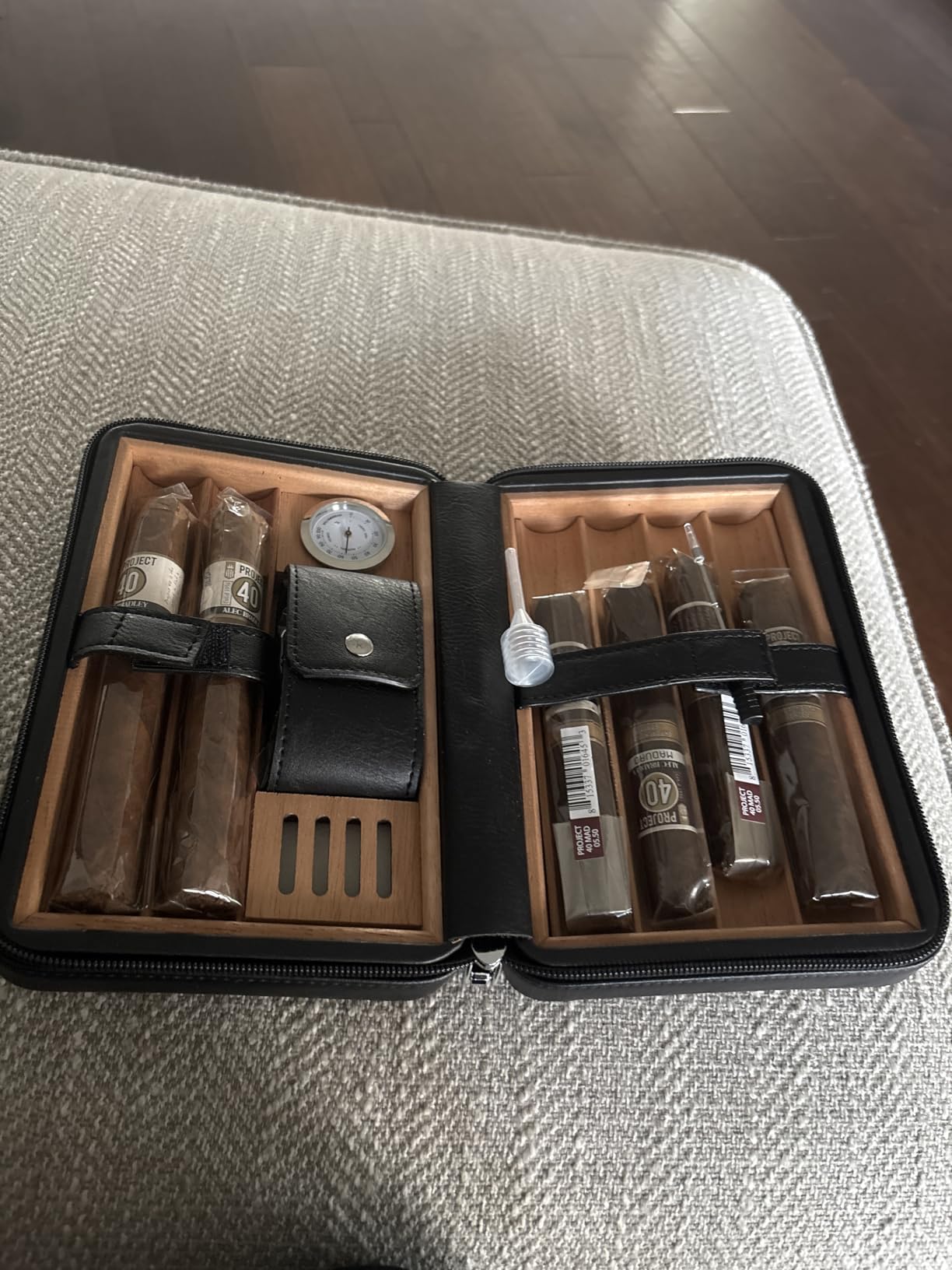 Leather Cedar Wood Case and Double Jet Flame Butane Torch Lighter Set, Built-in Cutter, Punch and Holder Function, Travel Box with Hygrometer, Draw Enhancer Tool, Holds 6 Pcs. customer photo 1