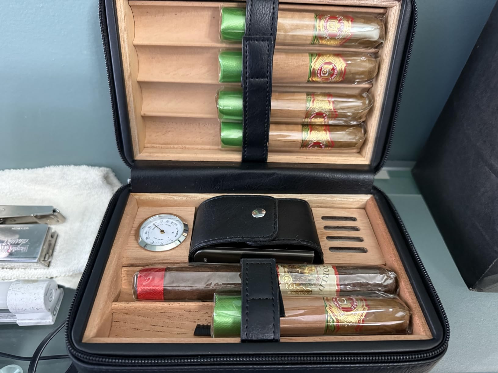 Leather Cedar Wood Case and Double Jet Flame Butane Torch Lighter Set, Built-in Cutter, Punch and Holder Function, Travel Box with Hygrometer, Draw Enhancer Tool, Holds 6 Pcs. customer photo 2