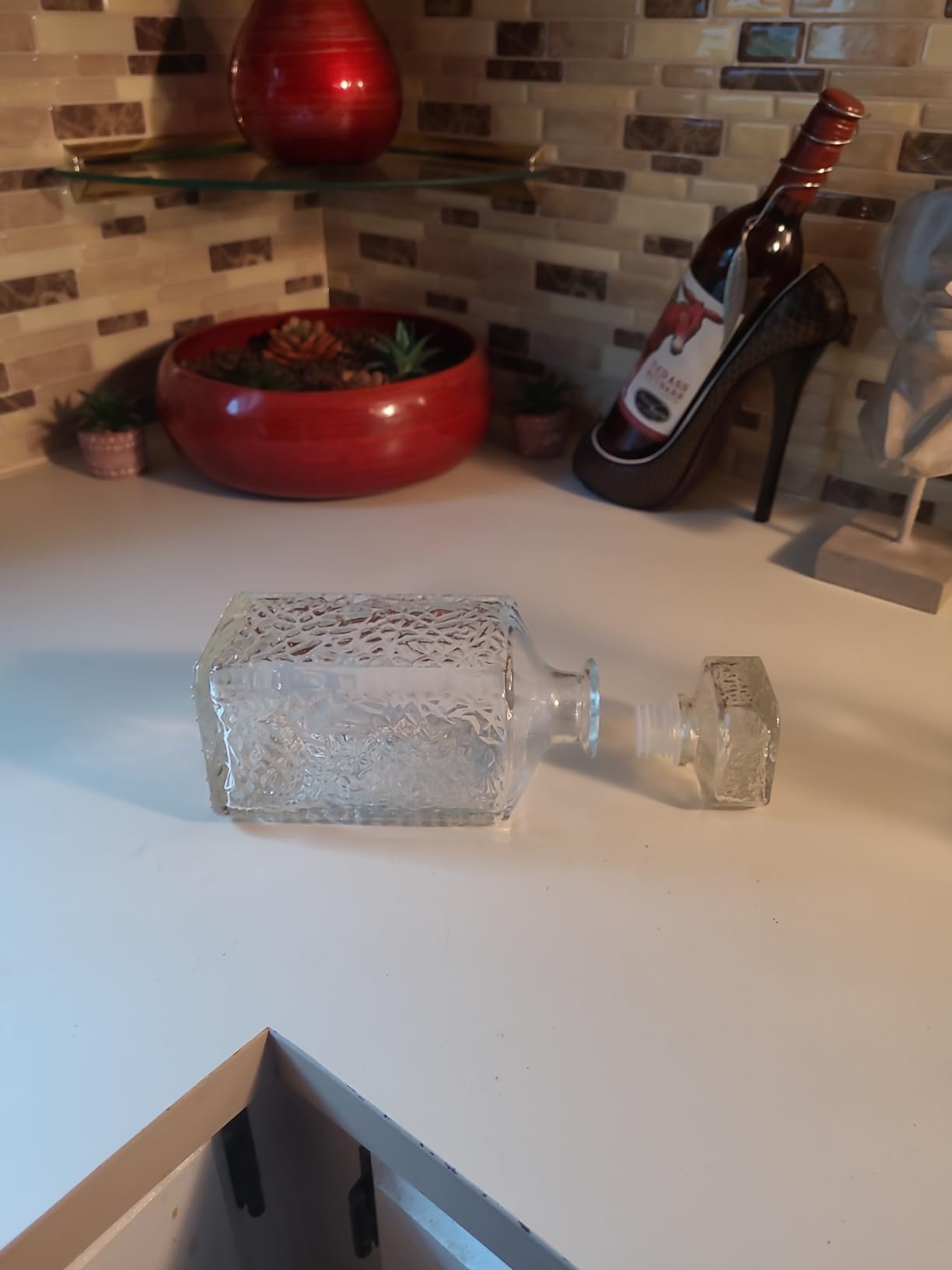 Whiskey Decanter with Airtight Geometric Stopper, 32oz Liquor Decanter, Glass Decanter, Diaphanous Liquor Bottle for Whiskey, Vodka, Bourbon, Scotch, Brandy, Wine customer photo 2