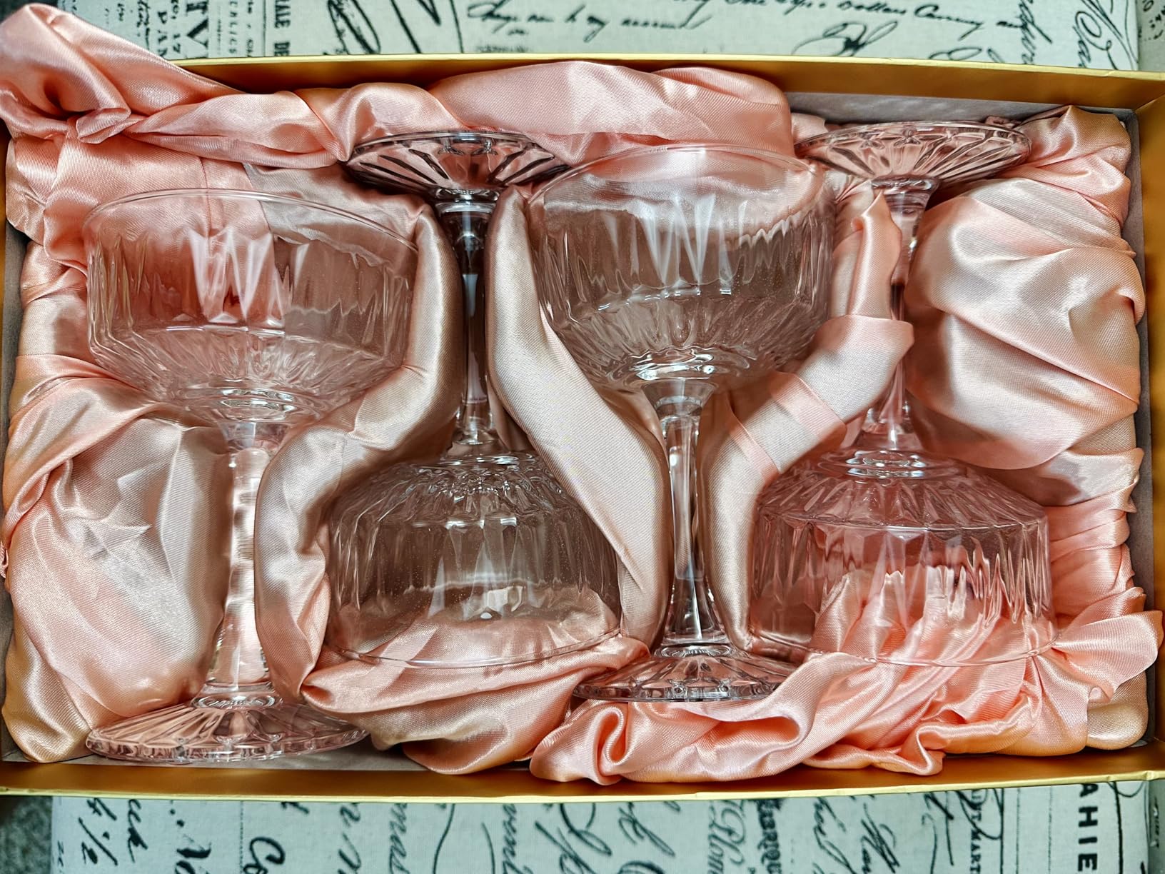 VIMERPA Coupe Glasses, Martini Glasses Set of 4, Vintage Champagne Coupe Glasses, 8oz Large Martini Glass, Crystal Retro Style Cocktail Glass for Elegant Bar Drinks, Vintage Art Deco Glassware customer photo 1