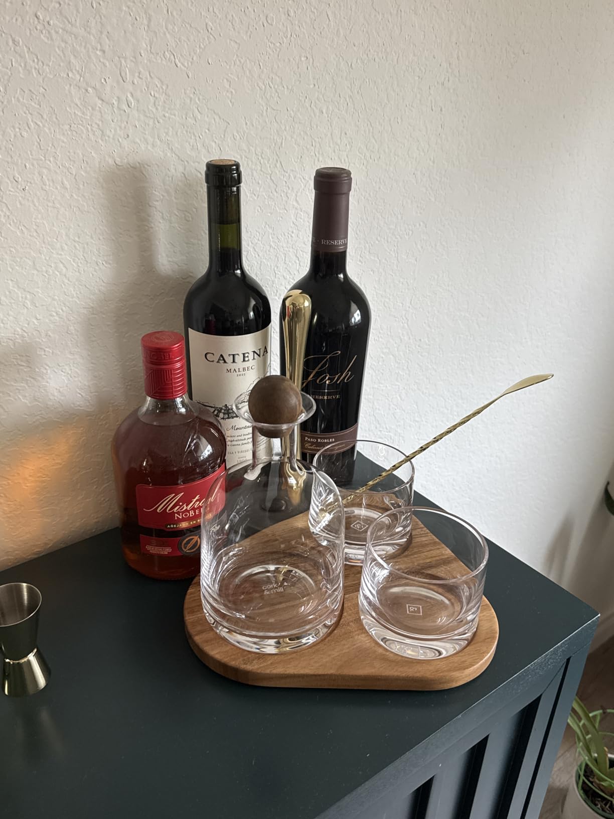 Cork & Mill Whiskey Decanter Set, Hand-Blown Lead-Free Crystal 800ml Liquor Decanter for Bourbon and More, Two 8oz Old Fashioned Glasses, Acacia Wood Stopper & Display Tray, Ideal Whisky Gift Set customer photo 2