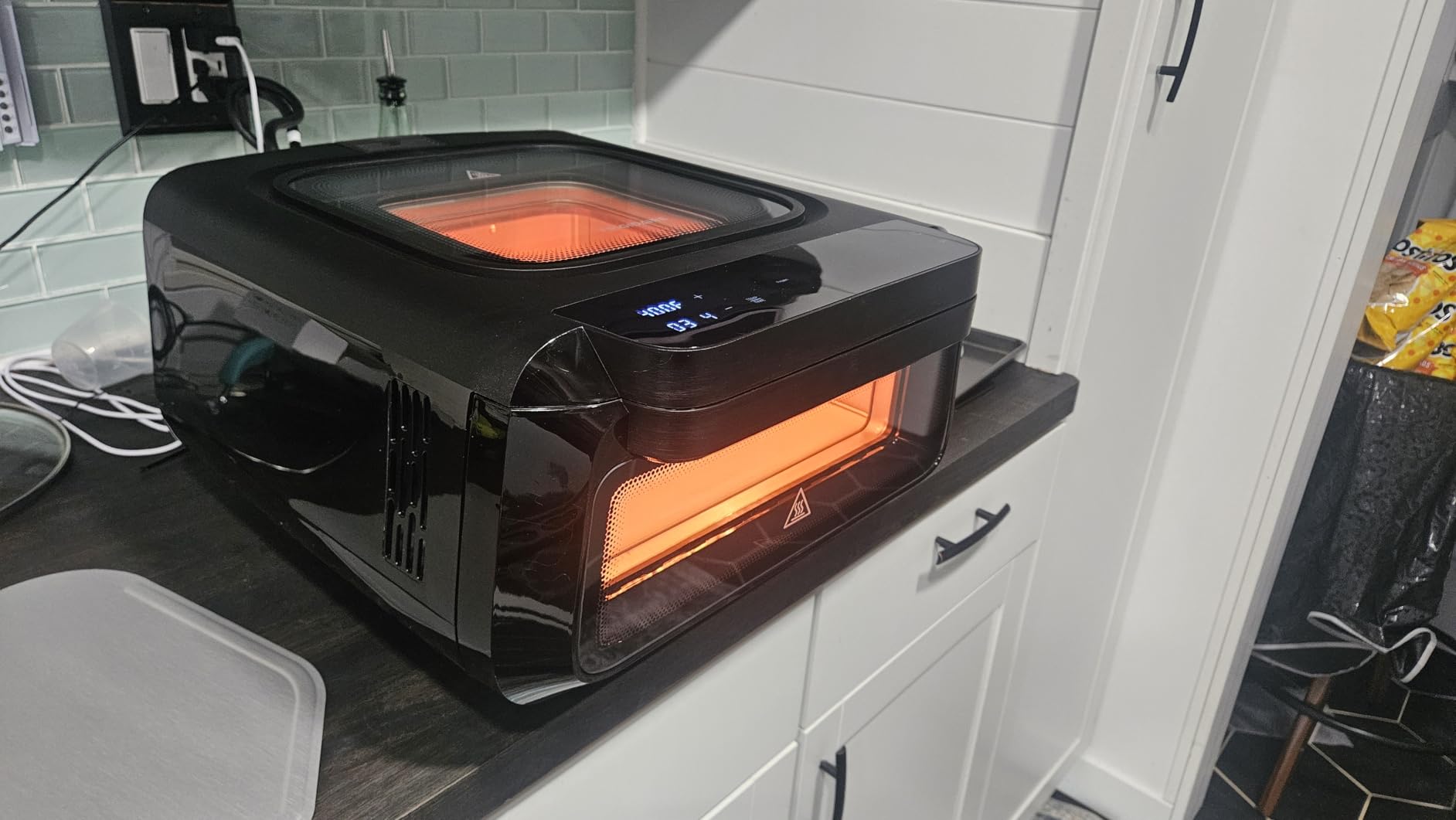 Frigidaire Electric Indoor Pizza Oven - Reach Temperatures of 700F - Stone Bake 12-Inch Pizzas in Minutes - Portable Countertop Oven with Air Fry and Bake. Peel Included Model FRPO100B customer photo 2