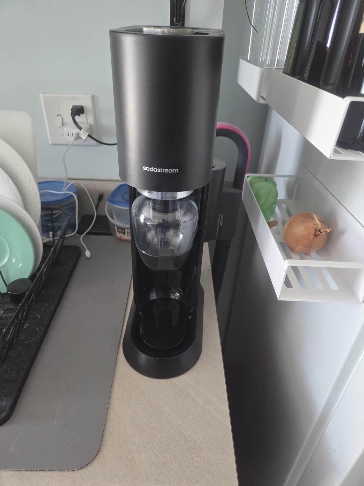 SodaStream MIX Sparkling Drink Maker & Soda Maker Kit, Carbonates Any Drink, With Dishwasher Safe Carbonating Bottles and 1 CO2 Cylinder/Carbonator, Makes Up To 60L* Drinks, Black customer photo 1