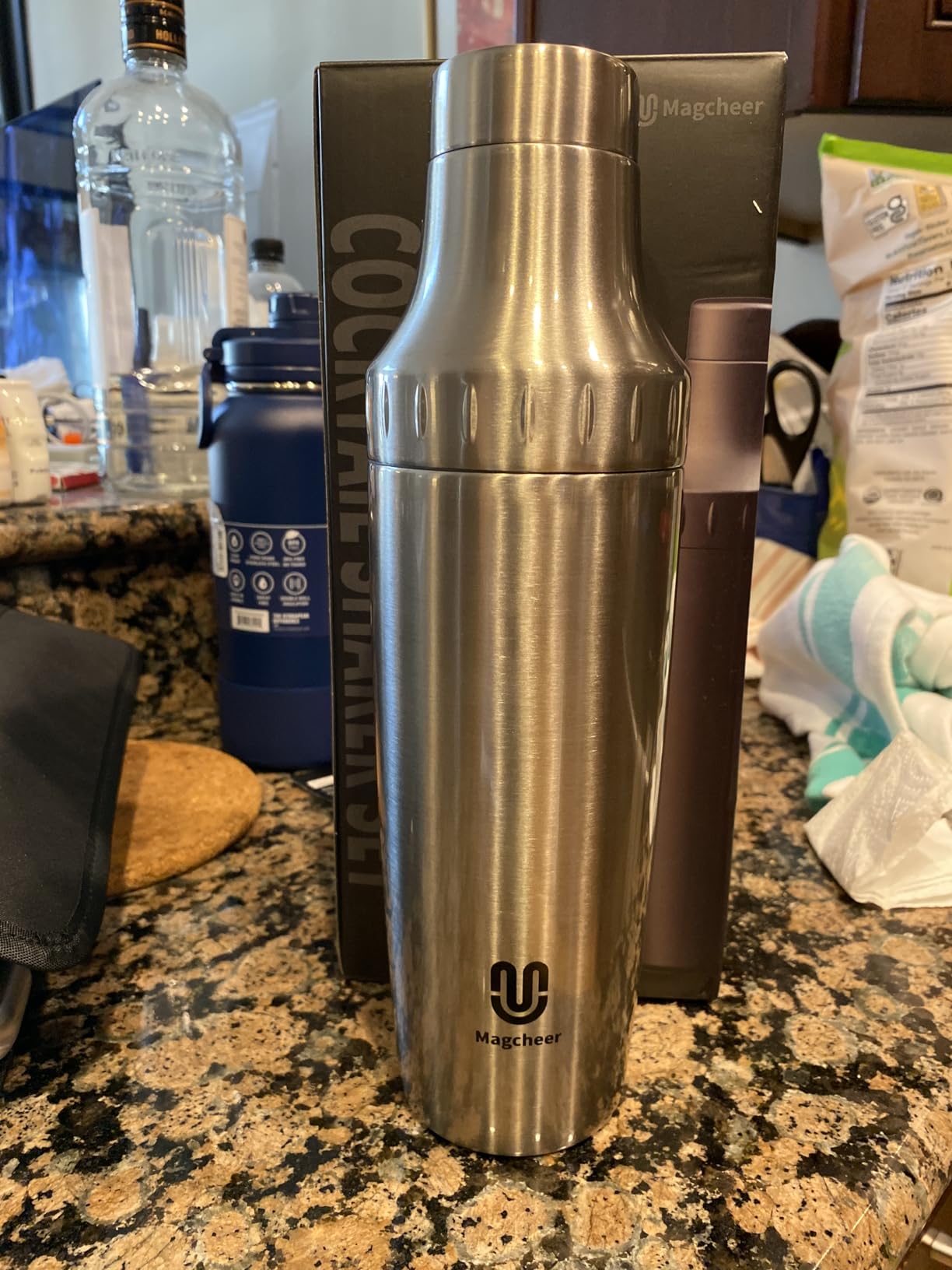 Hybrid Cocktail Shaker Set | Vacuum Insulated Stainless Steel Martini Shaker with Strainer & Jigger Lid | Travel cocktail kit with Bartender Accessory Tools | 30oz | Black customer photo 1