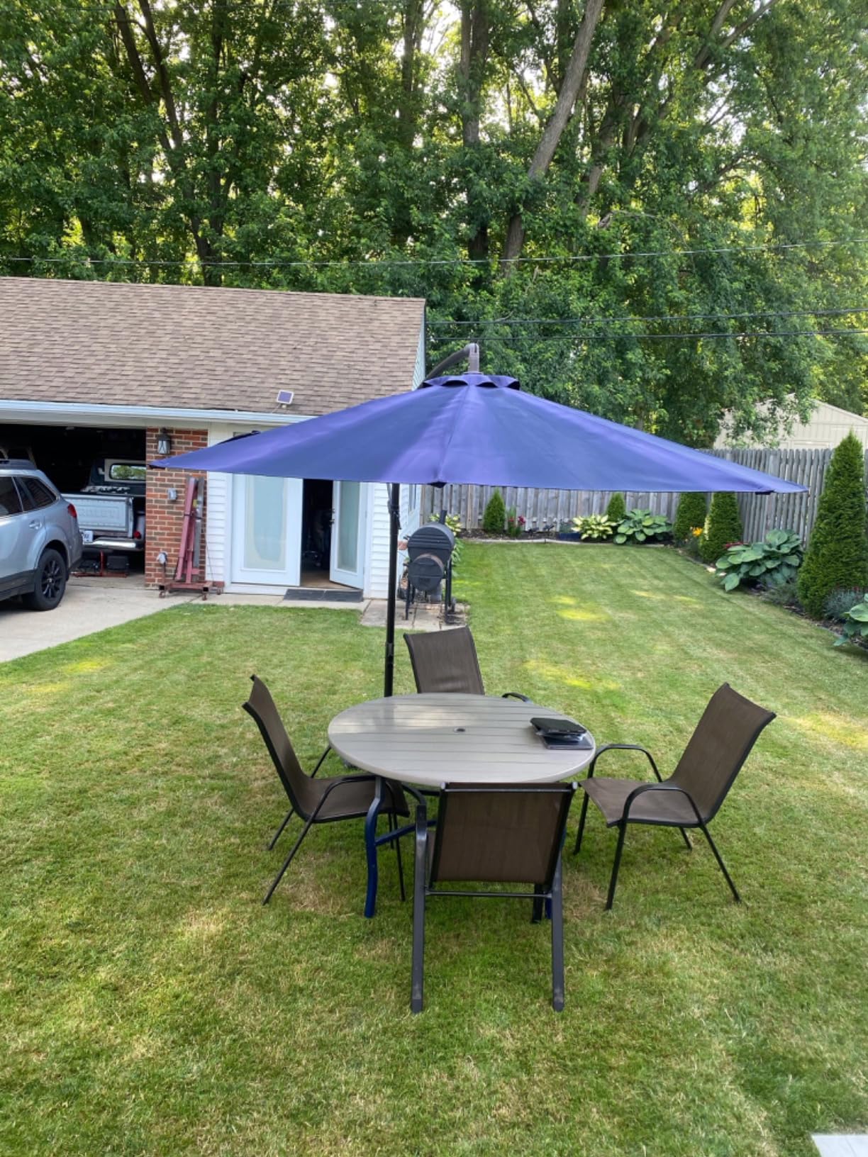 wikiwiki 10ft Patio Umbrella with Base Included, Outdoor Offset Cantilever Umbrella with Sandbag Base for Backyard, Garden and Pool, Easy to Tilt and Crank, Beige customer photo 2