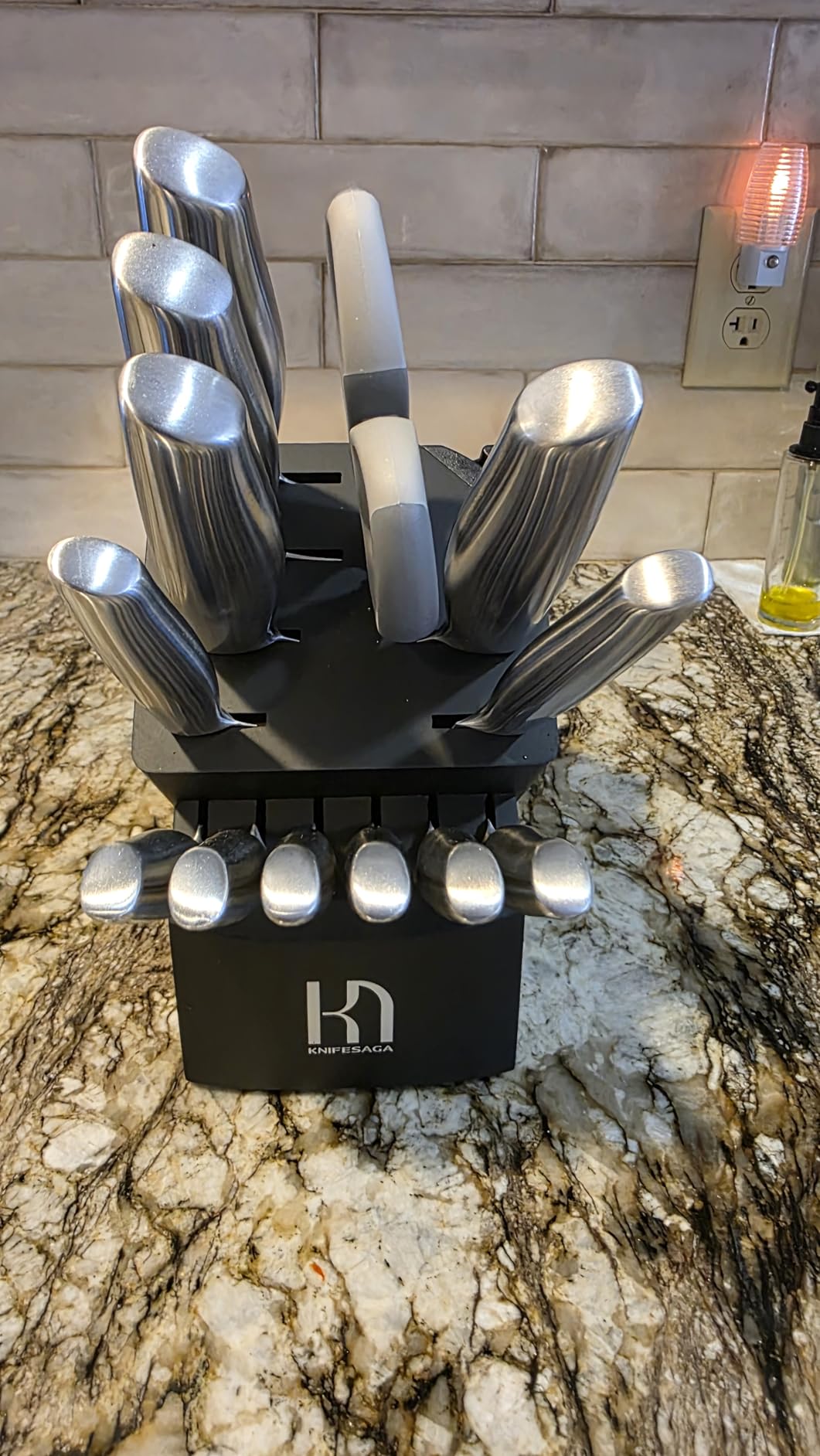 KnifeSaga Knife Set Premium, Kitchen Knife Block Set 14 Pcs Japanese High Carbon Stainless Steel Enduring Razor Sharp, Black Chef Knives Set for Kitchen with Built-in Sharpener and Acacia Wood Block customer photo 1