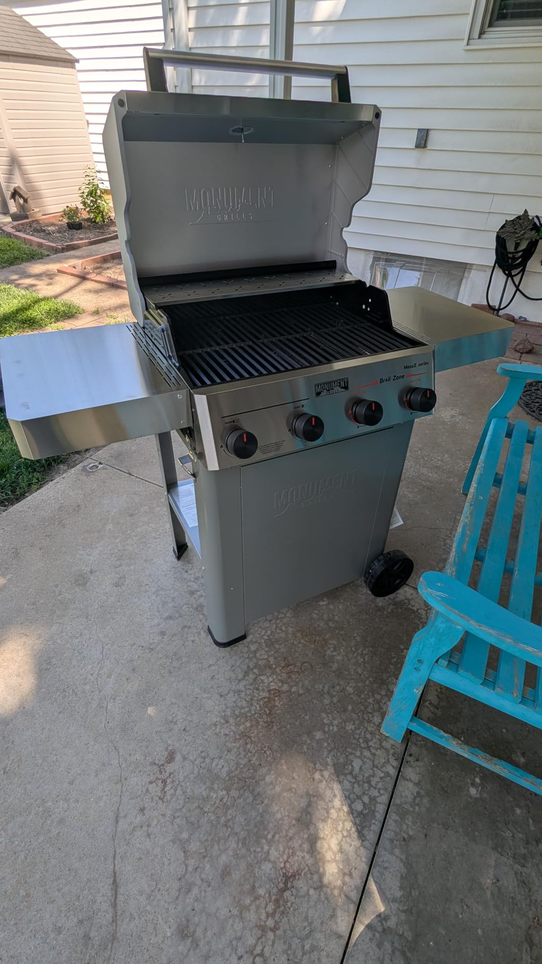 Monument Grills 4 Burner Propane Gas Grill with Advanced Broil Zone, Stainless Steel Outdoor Mesa 2 Barbecue Grill, Foldable Side Shelves, 500 F in 5 Mins, Assembles in 30 Minutes, Mesa II 410FBZ customer photo 1