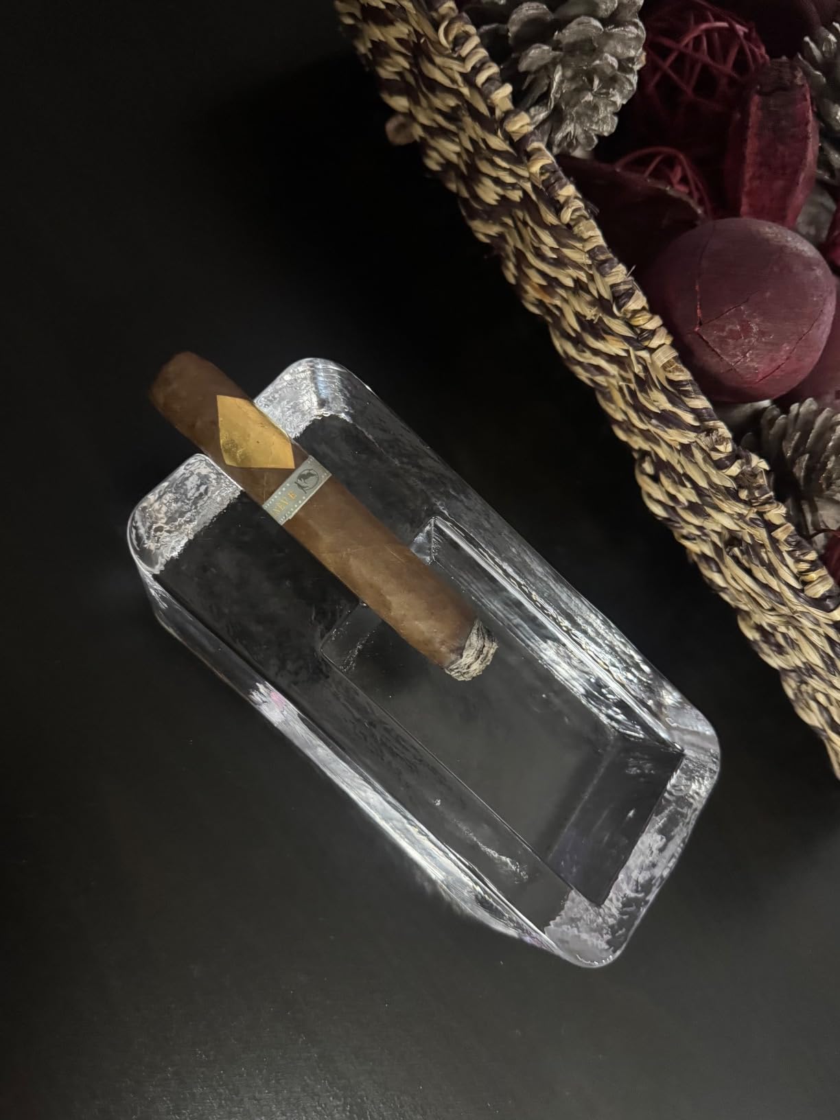 Clear Glass Cigar Ashtray, Premium Heavy Crystal Cigar Ashtray for 2 Cigars (1.6kg), Modern Square Design, Heat Resistant, Luxury Smoking Accessory for Home, Bar & Office customer photo 1