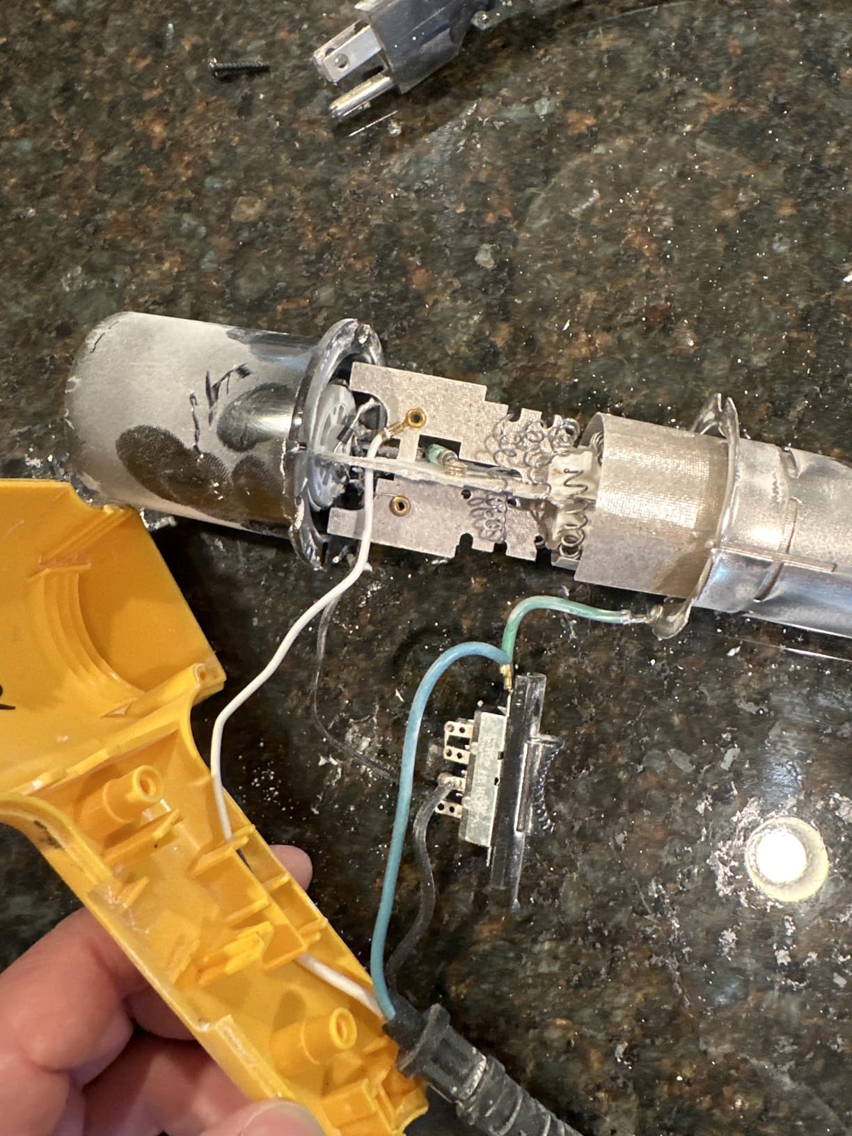 Wagner Spraytech 0503008 HT1000 Heat Gun, 2 Temp Settings 750F & 1000F, Great for Soften Paint, Caulking, Adhesive, Putty Removal, Shrink Wrap, Bend Plastic Pipes, Loosen Rusted Nuts Bolts customer photo 2
