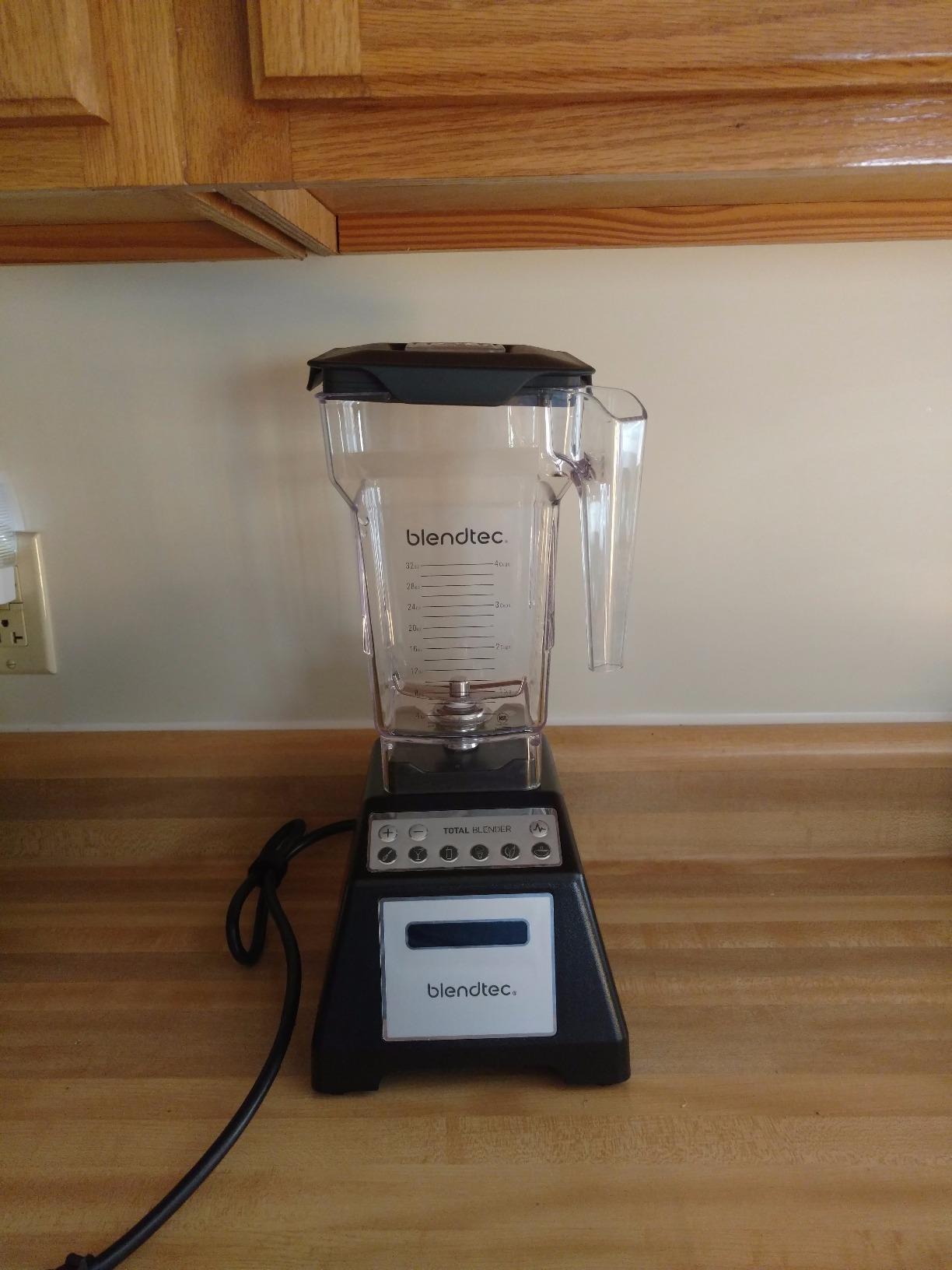 Blendtec Total Classic Original Blender and 75 oz FourSide Blender Jar - Kitchen Blender Bundle - Black customer photo 2