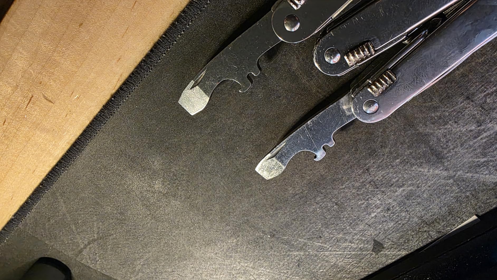 Victorinox SwissTool Spirit X Multi Tool, 24 Function Swiss Made with Locking Blade and Long-Nosed Pliers, and Leather Pouch - Silver customer photo 1