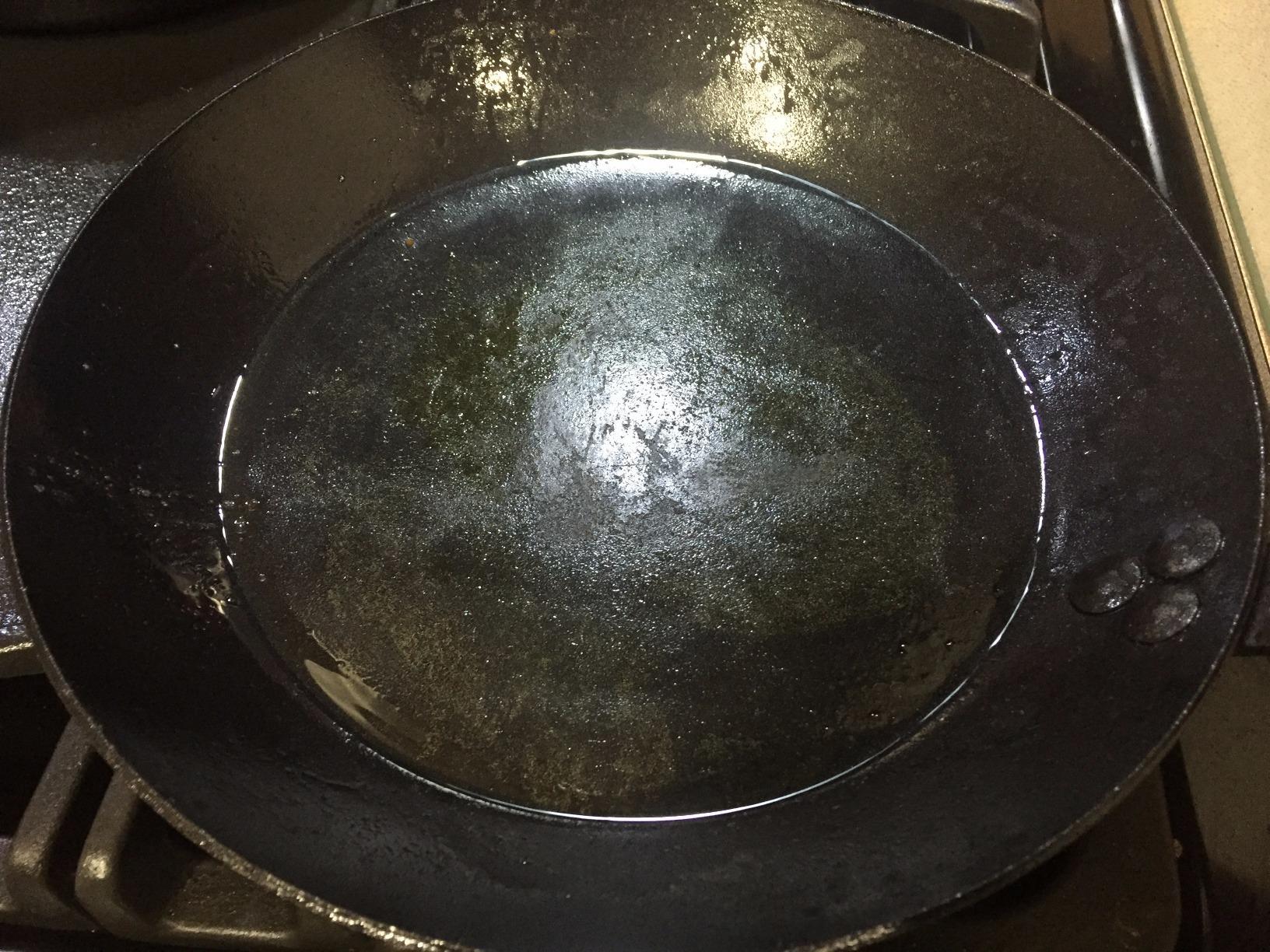 Lodge 10 Inch Carbon Steel Skillet - PFAS-Free Pre-Seasoned Carbon Steel Frying Pan for High-Heat Searing - Long Handle Design for Omelets, Grilling, and Campfire Cooking - Made in the USA customer photo 2
