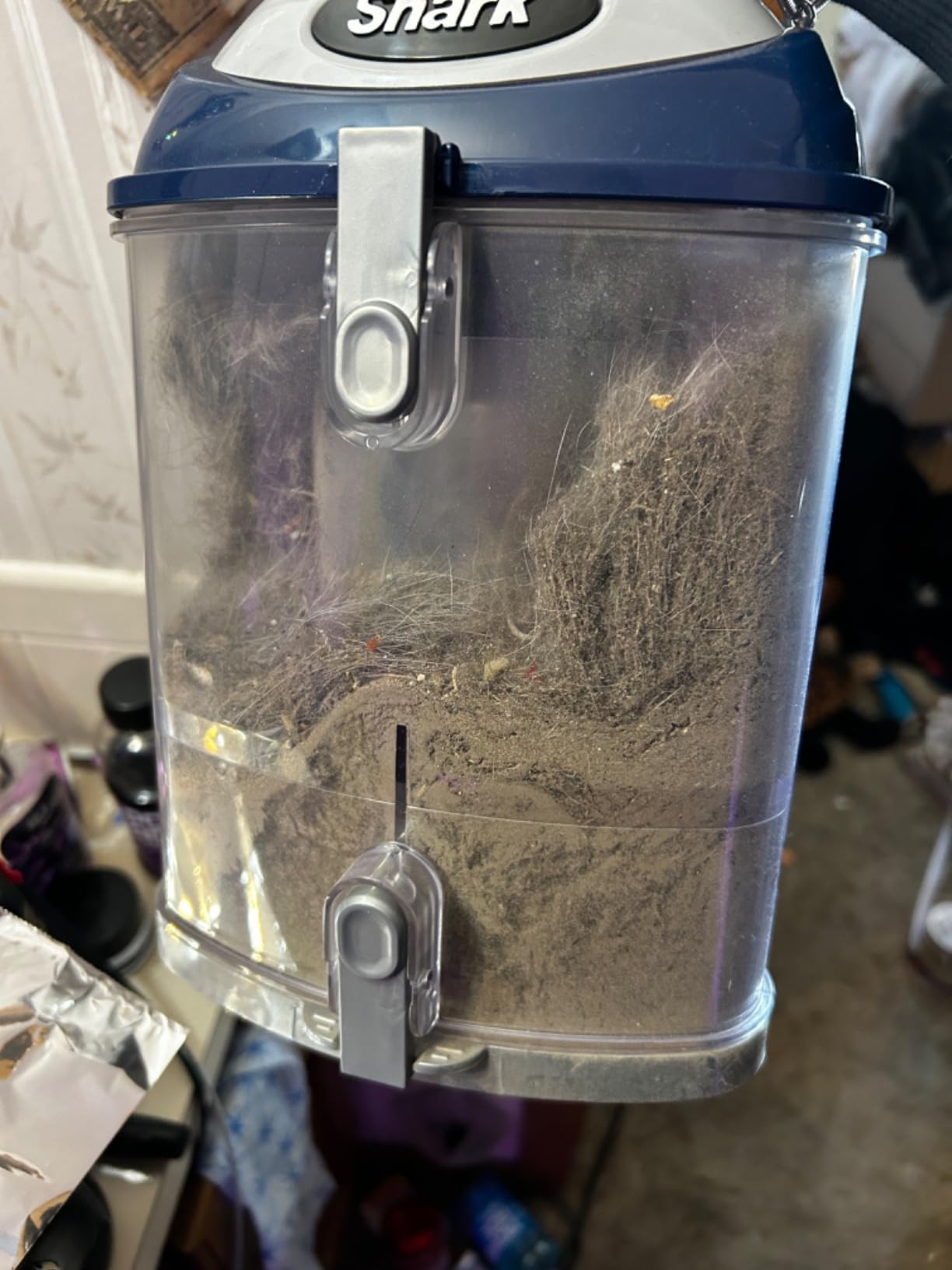 Shark Upright Vacuum Cleaner | Navigator Lift-Away Deluxe | Pet Hair, Carpet & Hard Floor Cleaning | NV360 customer photo 1