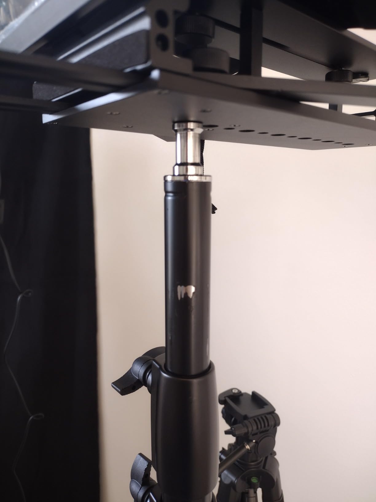 NEEWER Pro 9feet/260cm Spring Loaded Heavy Duty Photo Studio Light Stand with 1/4