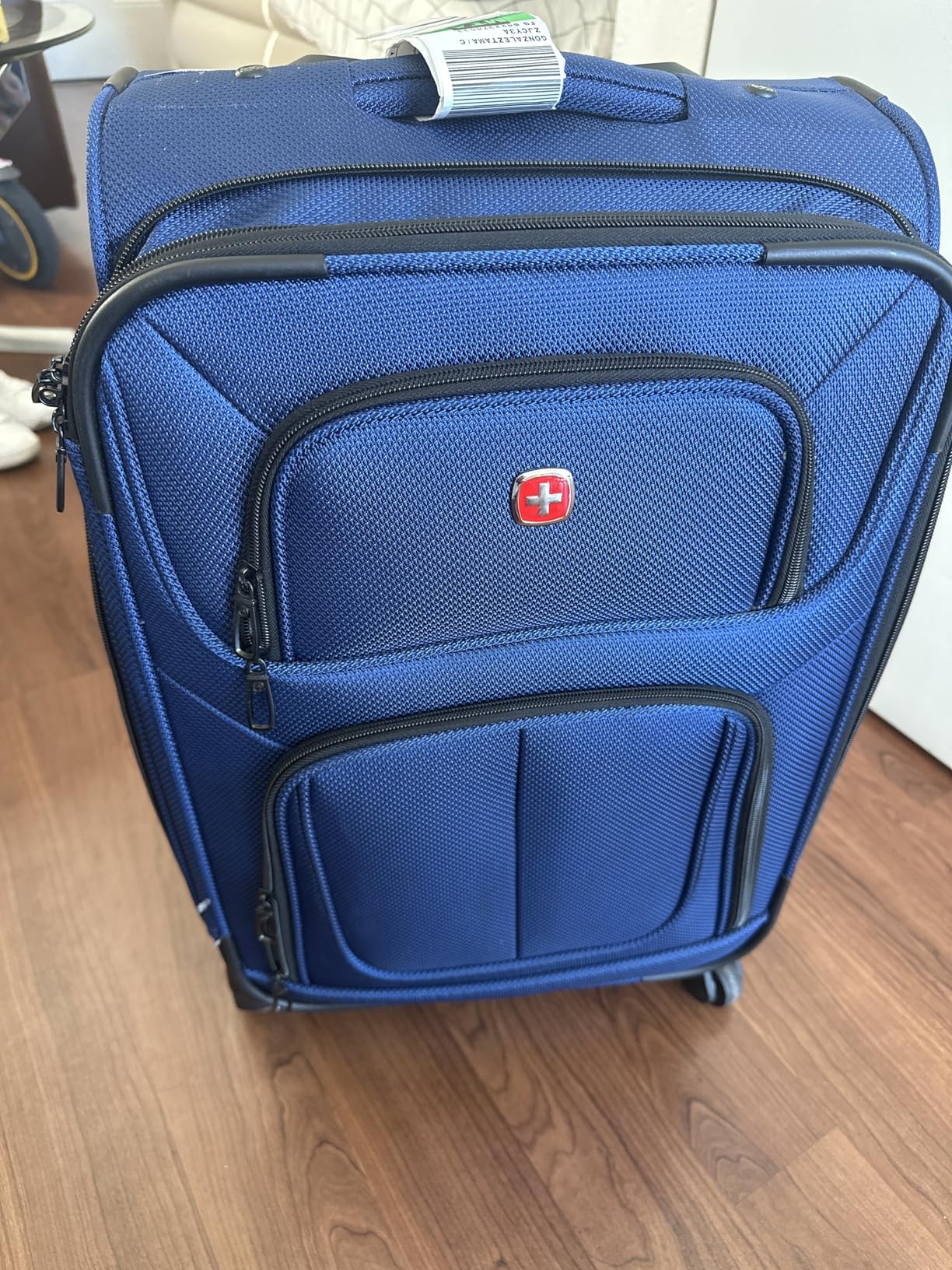 SWISSGEAR Sion Softside Expandable Spinner Luggage Durable Lightweight Travel Suitcase, Black, Carry-On customer photo 2