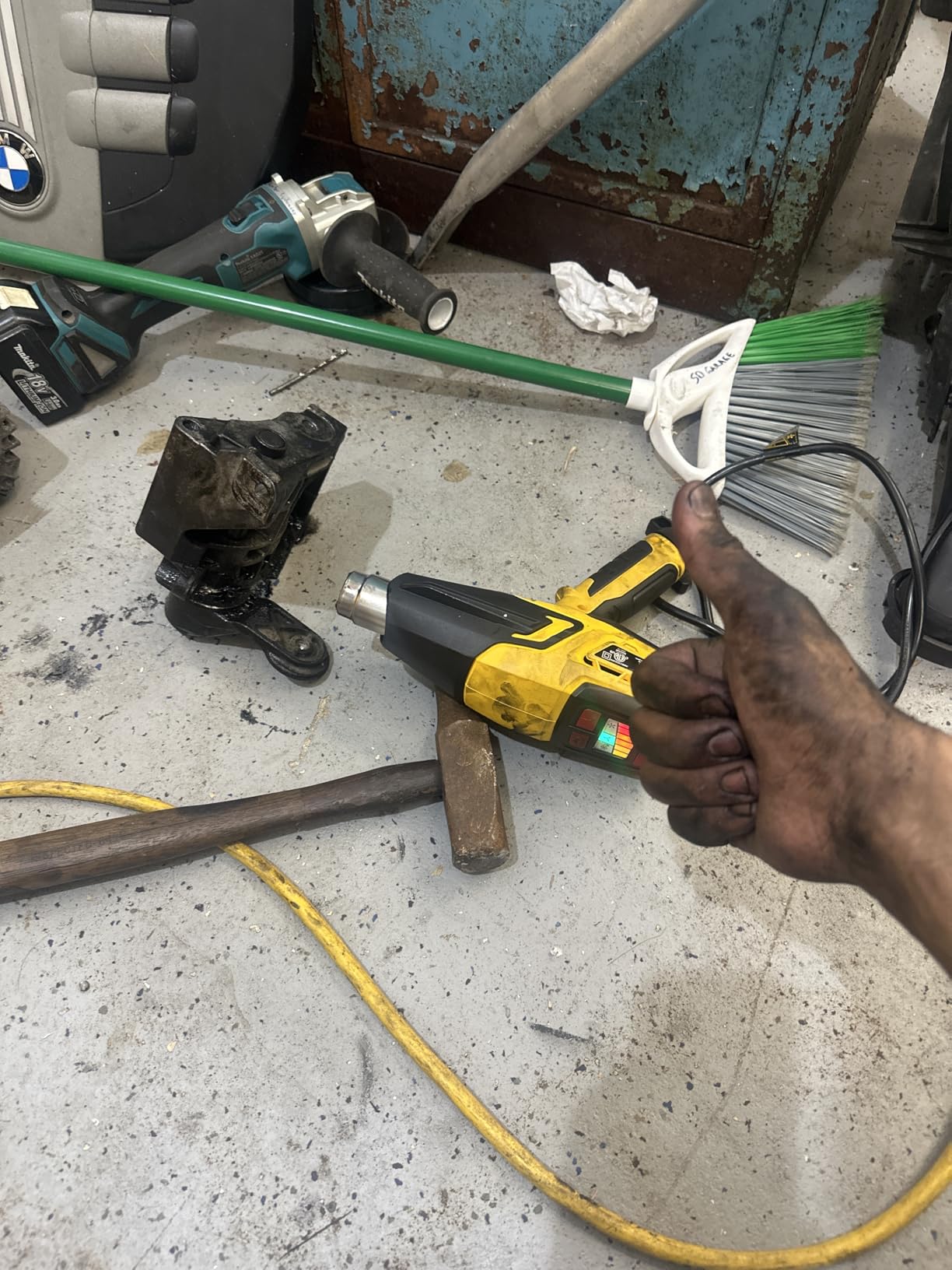 Wagner Spraytech 0503063 FURNO 500 Variable Temp Heat Gun, 2 Nozzles & 12 Temperature Settings Ranging 150F-1200F, Electric Heat Gun for Paint Removal, Bending PVC, Crafts and More customer photo 2