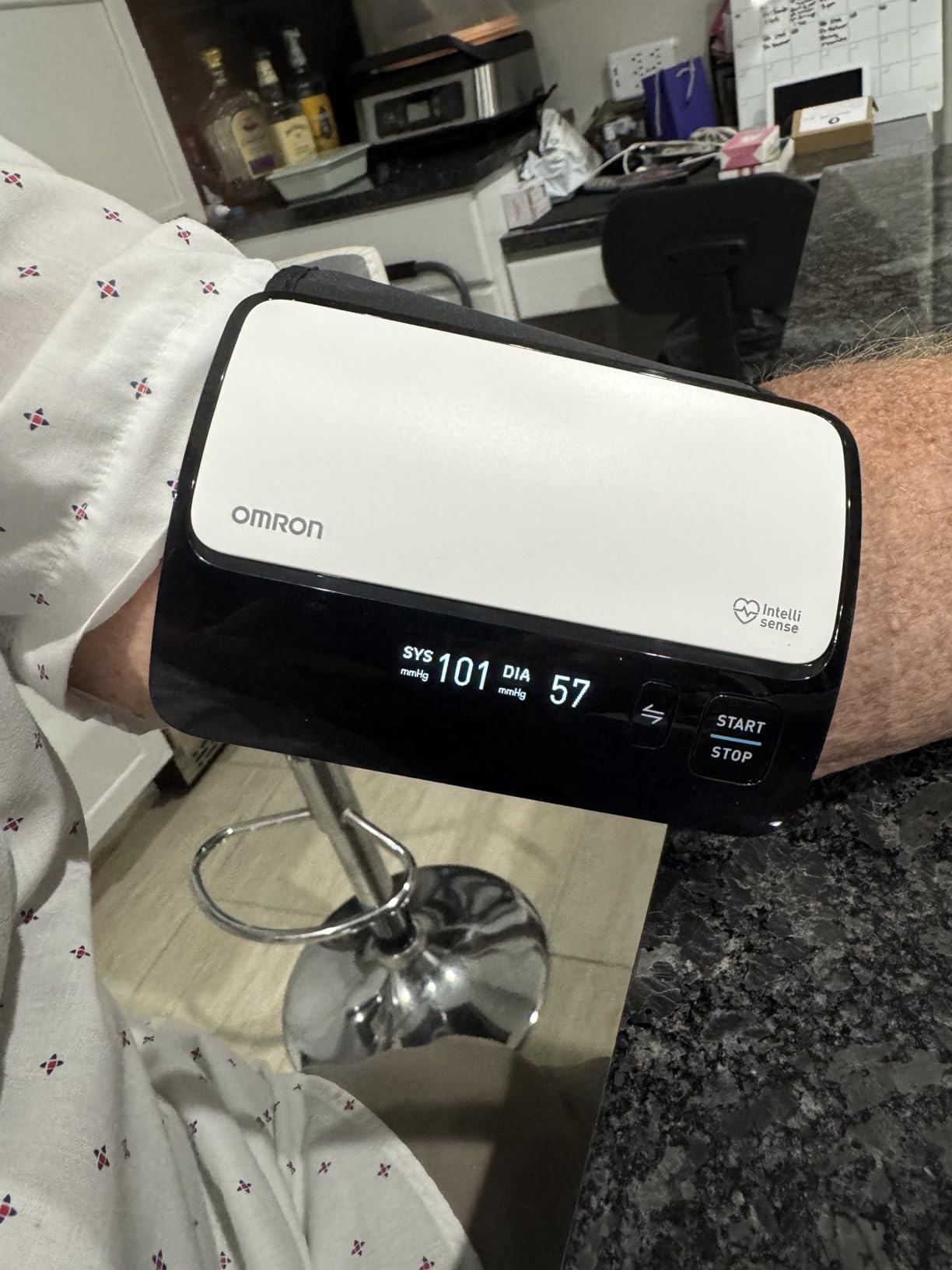 OMRON Evolv Wireless Blood Pressure Monitor for Home Use & Upper Arm Blood Pressure Cuff - #1 Doctor & Pharmacist Recommended Brand - Clinically Validated - Connect App customer photo 1