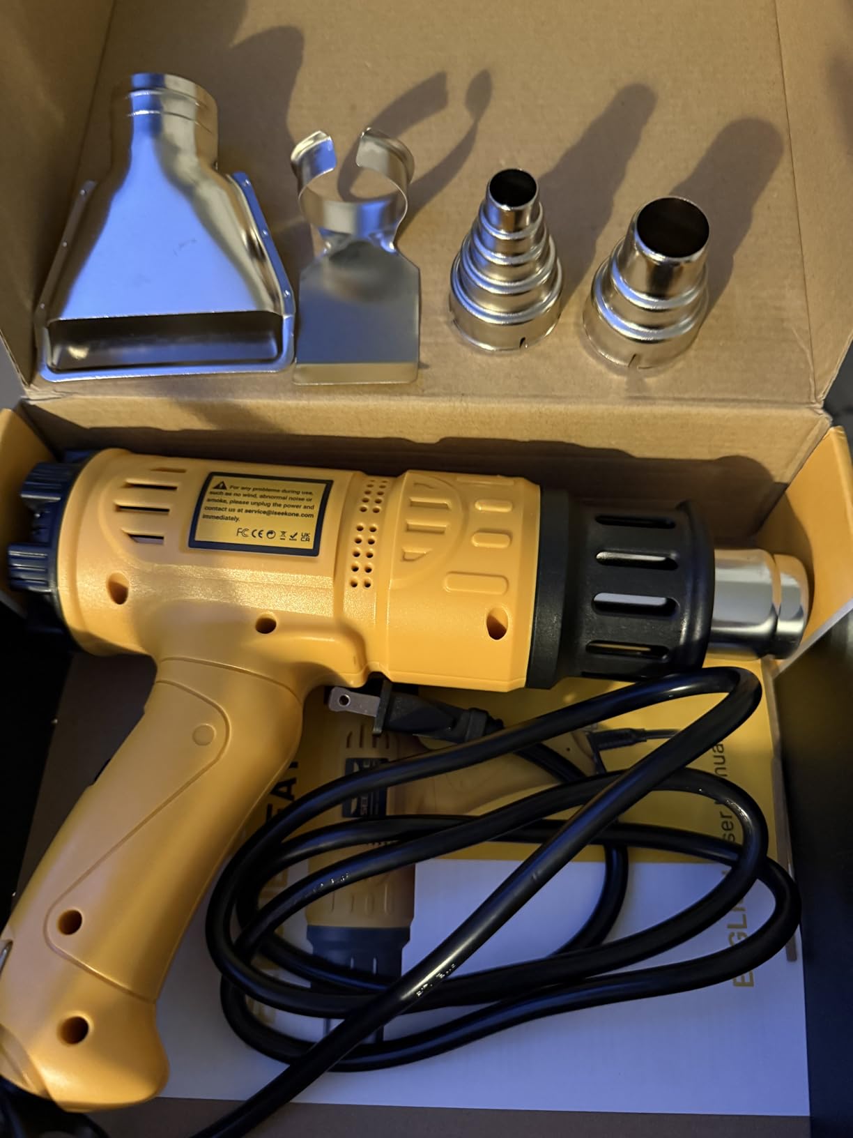 SEEKONE Heat Gun 1800W 122℉-1202℉ Fast Heating Heavy Duty Hot Air Gun Kit Variable Temperature Control Overheat Protection with 4 Nozzles for Crafts, Shrinking PVC, Stripping Paint (5.2FT) customer photo 2