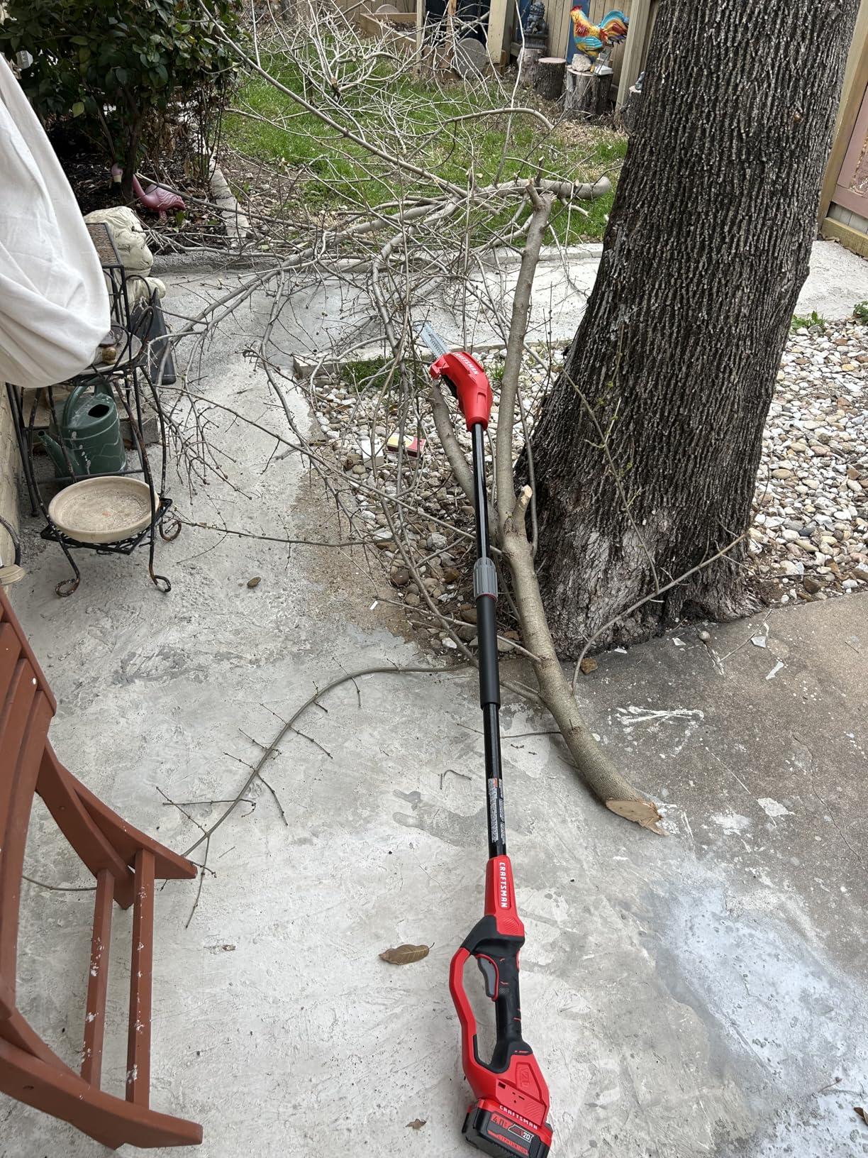 CRAFTSMAN V20 Cordless Pole Saw, 14-Foot, Battery and Charger Included (CMCCSP20M1) customer photo 1