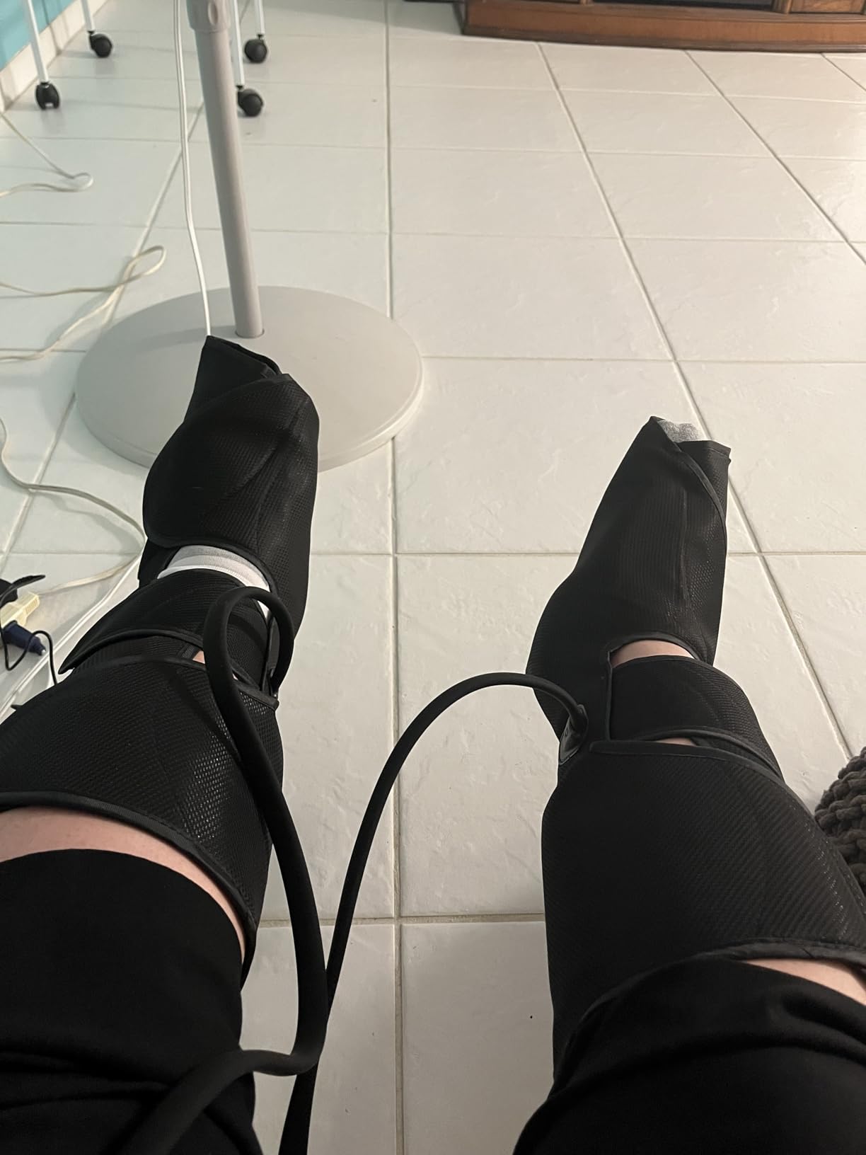 CINCOM Leg Massager for Circulation and Pain Relief, Air Compression Calf Foot Leg Massagers with Handheld Controller, Legs Circulation Machine customer photo 2