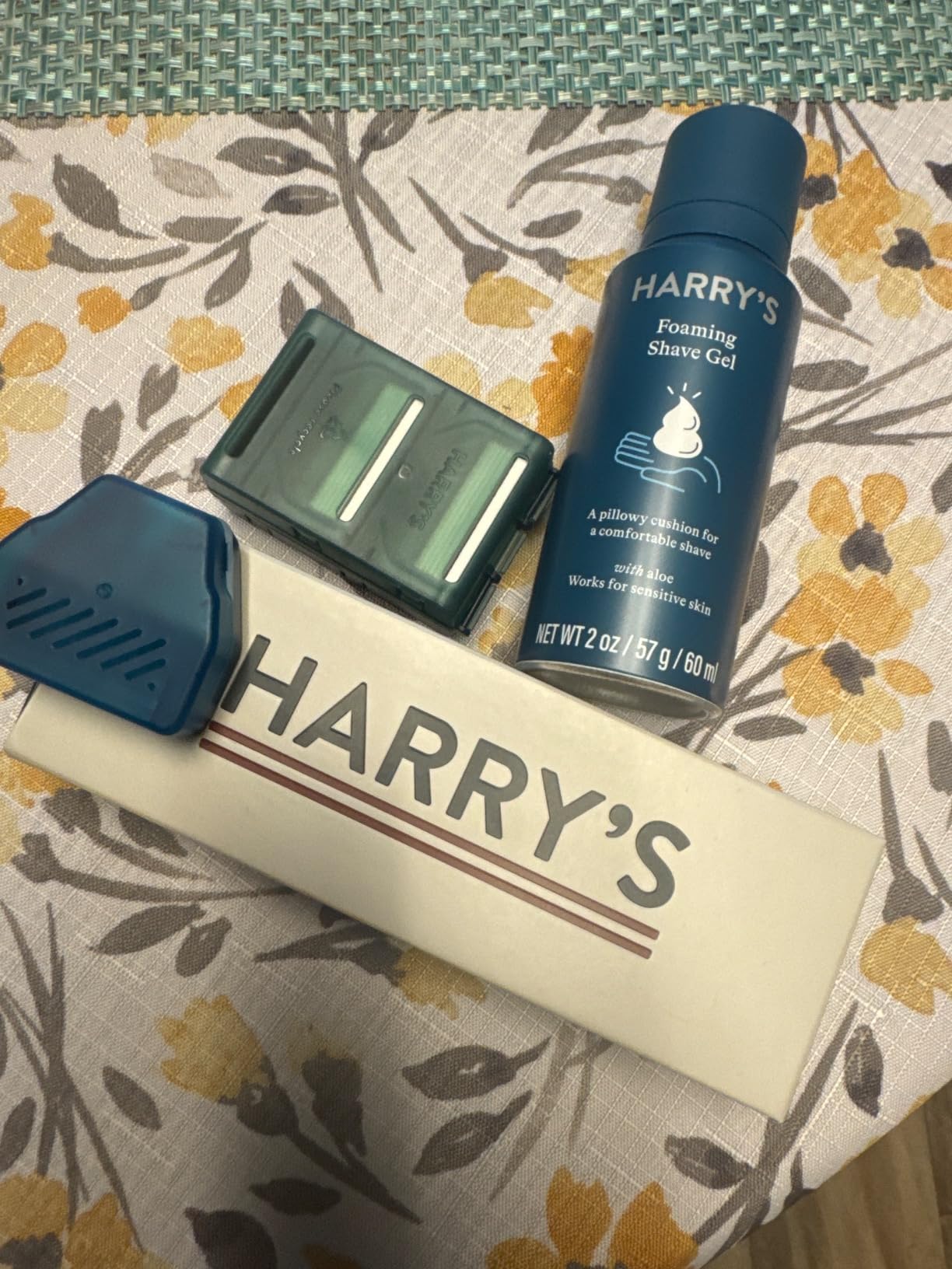 Harry's Original Shaving Kit for Men - Razor Handle, 5 Razor Blade Refills, Foaming Shave Gel, and Travel Blade Cover - TSA Approved Travel Essentials - German Engineered customer photo 1