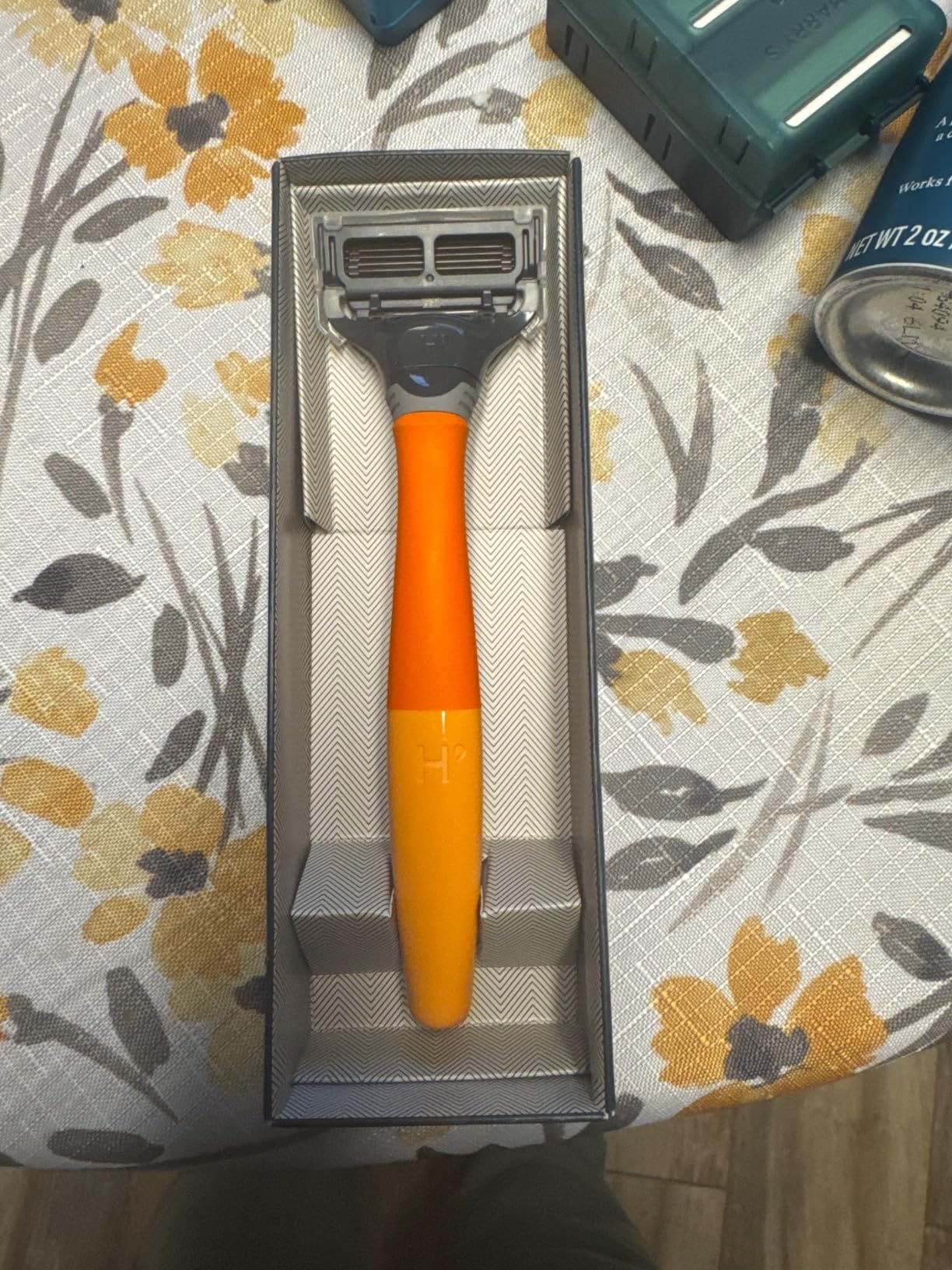 Harry's Original Shaving Kit for Men - Razor Handle, 5 Razor Blade Refills, Foaming Shave Gel, and Travel Blade Cover - TSA Approved Travel Essentials - German Engineered customer photo 2