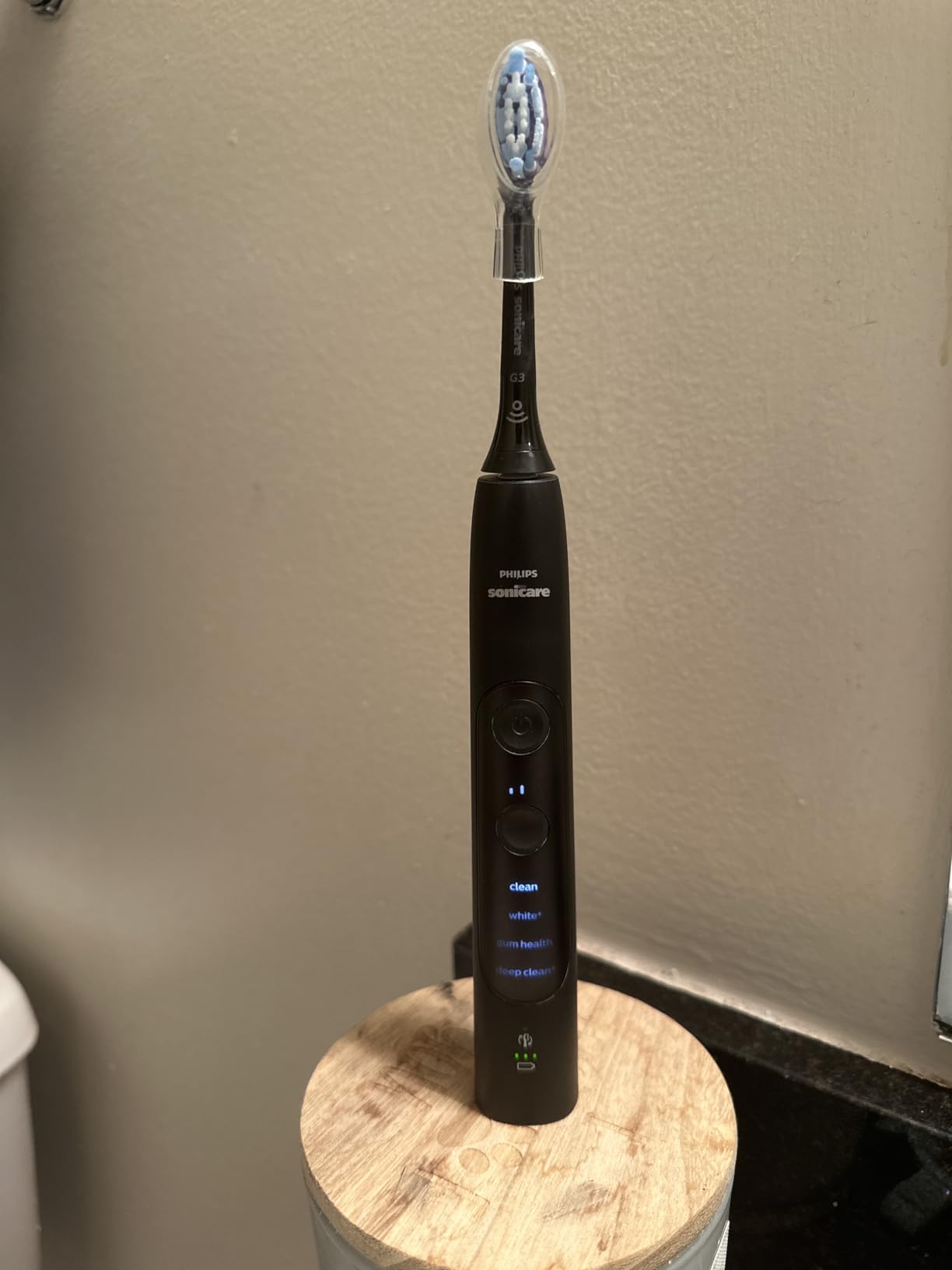 Philips Sonicare ExpertClean 7500, Rechargeable Electric Power Toothbrush, HX9690/06 customer photo 2
