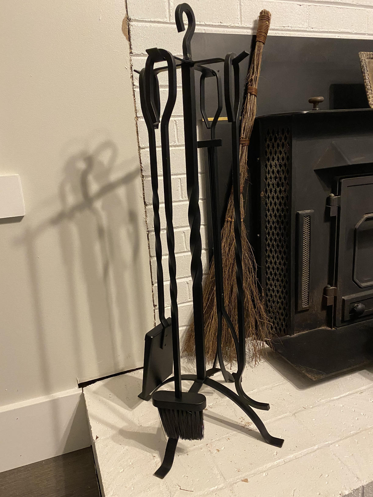 COMFYHOME Fireplace Tools 5 Pcs, 32-Inch Wrought Iron Fireplace Tools Set with Ergonomic Handle, Fire Poker, Tong, Shovel, Brush, Stand for Outdoor Indoor Fire Pit, Modern Fireplace Kit, Black customer photo 2