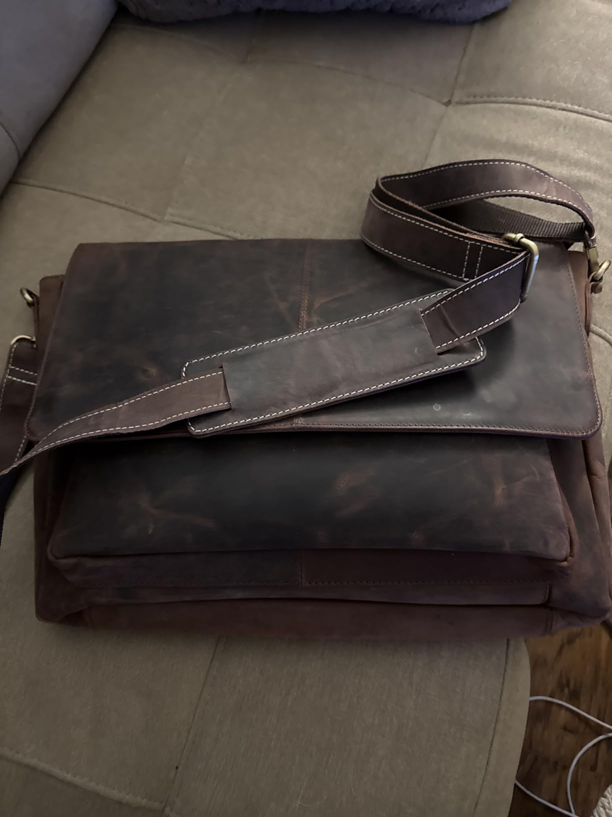 Oak Leathers Leather Messenger Bag for Men and Women - Laptop Briefcase Bag For College, Office, Adjustable Shoulder Strap customer photo 1