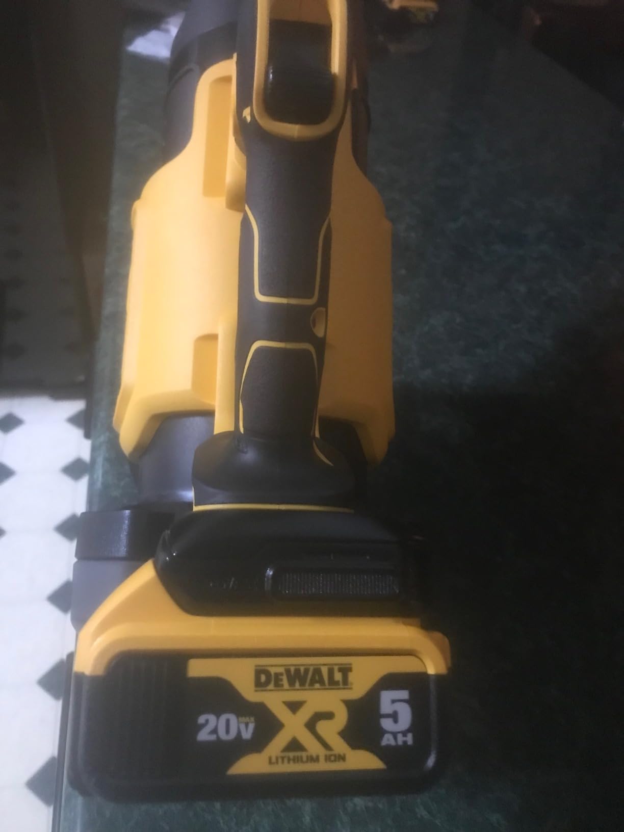 DEWALT 20V MAX* XR Leaf Blower, Cordless, Handheld, 125-MPH, 450-CFM (Tool Only-Battery & Charger not Included) (DCBL722B) customer photo 2