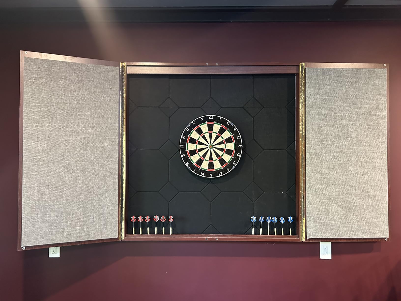 Dartboard with Staple-Free Bullseye, 18g Steel Tip Darts Set, 12 Steel Tip Darts 18g, Dartboard Mounting Kits Included customer photo 1