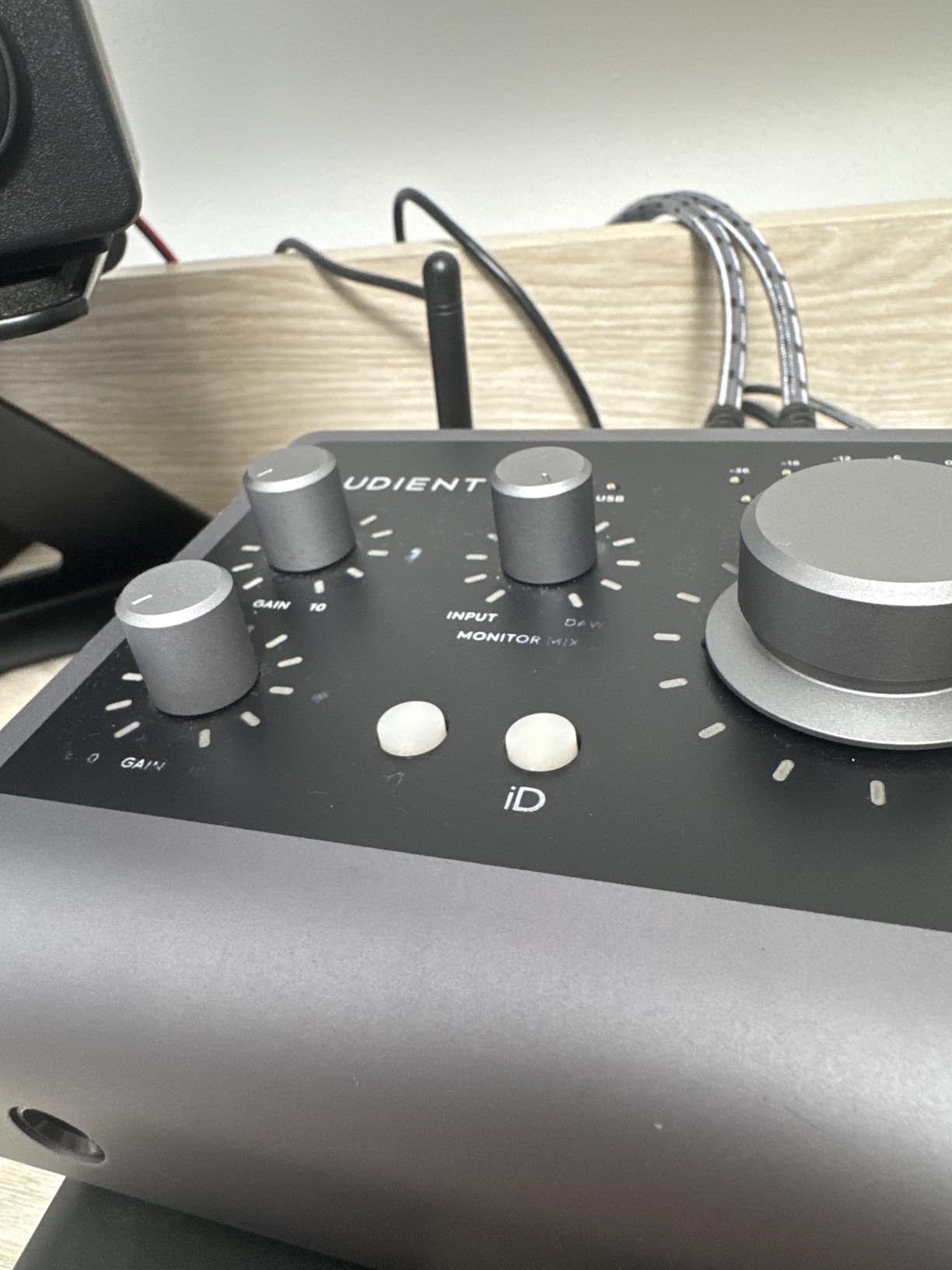 Audient Audio Interface iD4 MKII, Class A Console Microphone Preamp (High Speed USB-C) customer photo 1