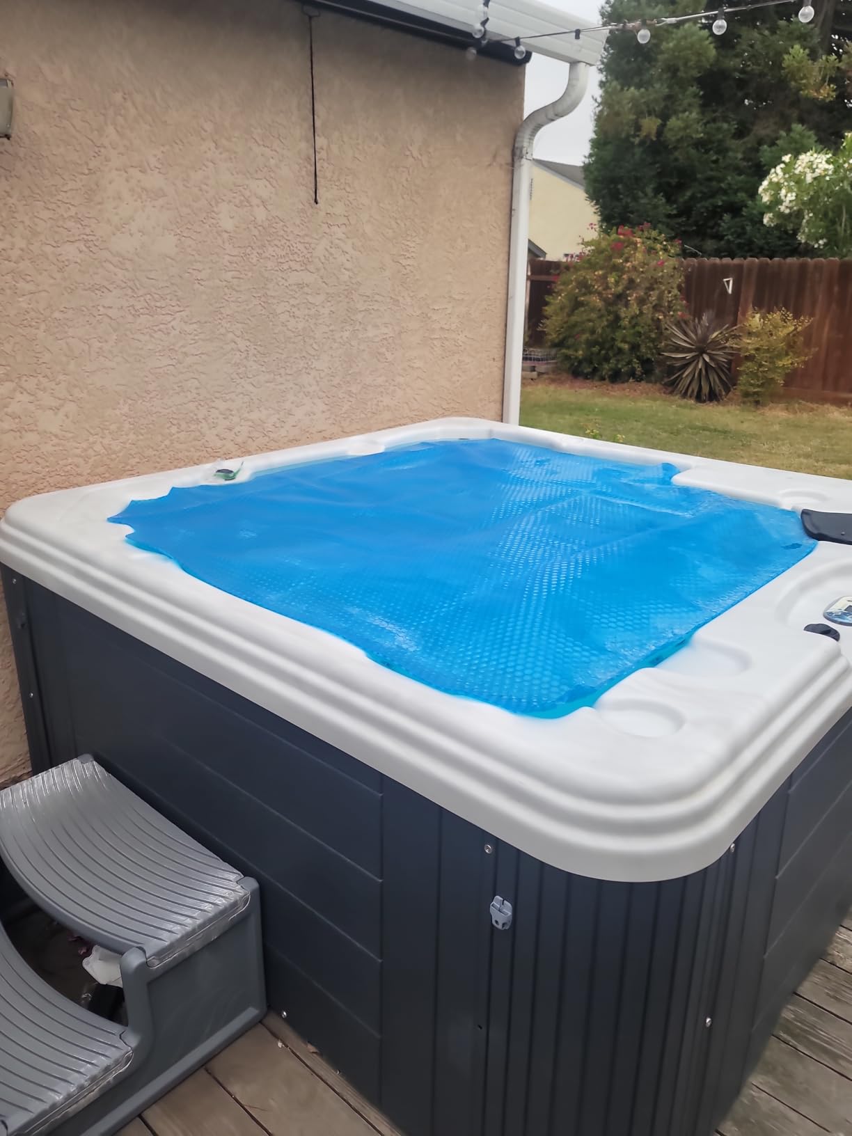 MADHOLLY Spa Hot Tub Cover for Heat Retention - 7x7FT Square 16-Mil Heavy-Duty Bubble Solar Blanket for Preventing Water Evaporation, Easy to Cut and Clean (210 x 210 CM) customer photo 1