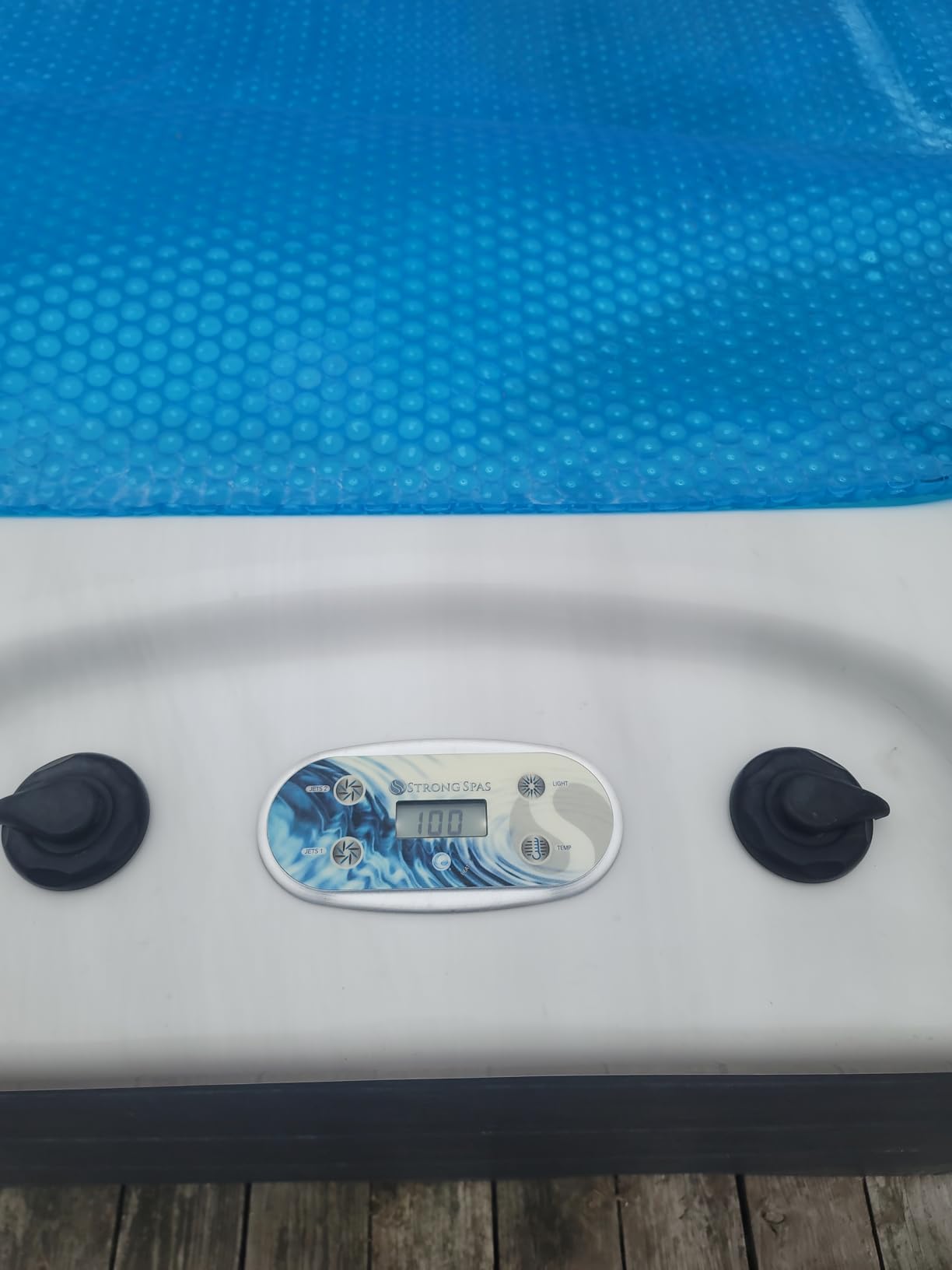 MADHOLLY Spa Hot Tub Cover for Heat Retention - 7x7FT Square 16-Mil Heavy-Duty Bubble Solar Blanket for Preventing Water Evaporation, Easy to Cut and Clean (210 x 210 CM) customer photo 2