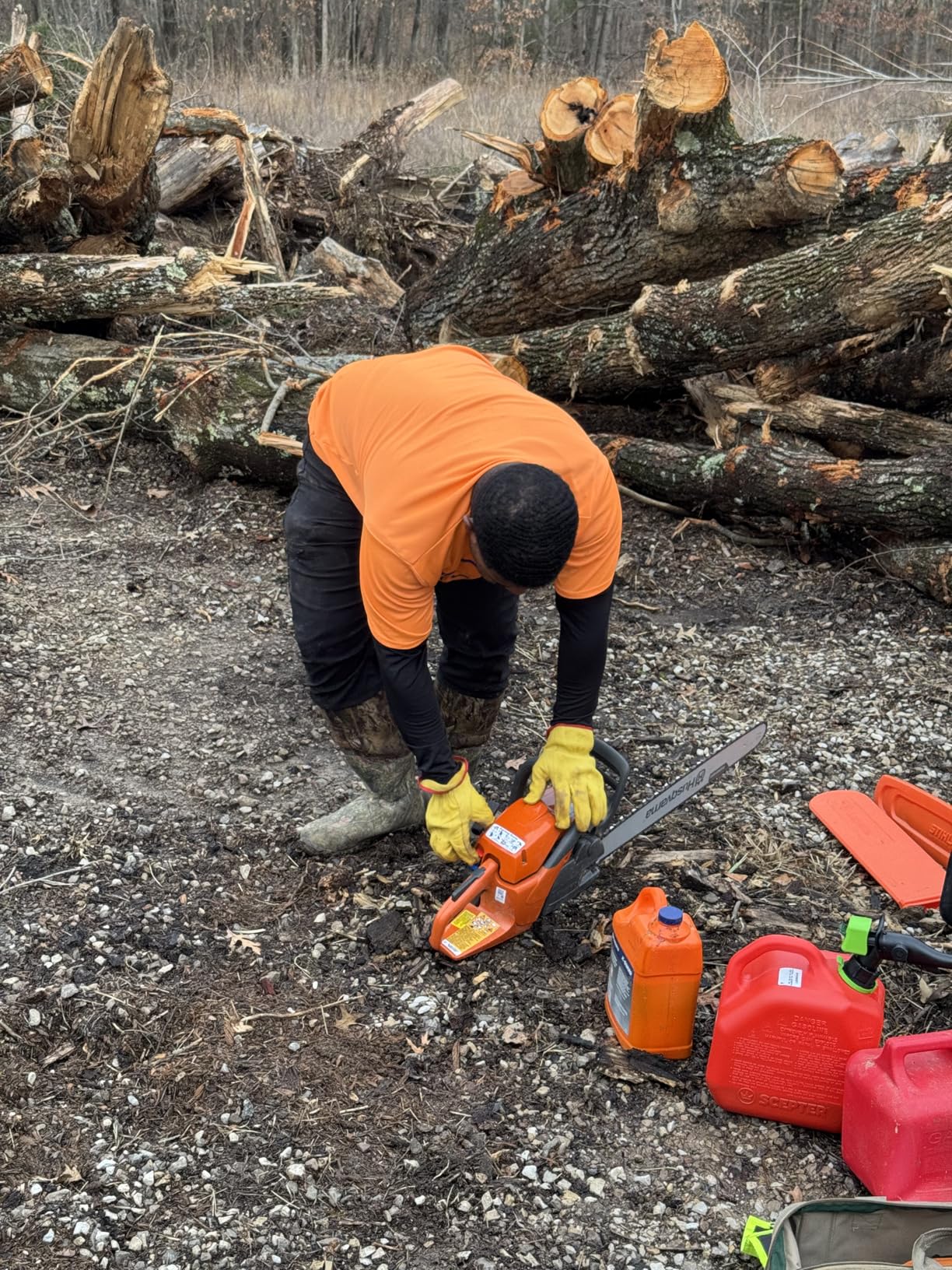 Husqvarna 460 Rancher Gas Powered Chainsaw, 60.3-cc 3.6-HP, 2-Cycle X-Torq Engine, 24 Inch Chainsaw with Automatic Adjustable Oil Pump, For Wood Cutting, Tree Trimming and Land Clearing customer photo 2