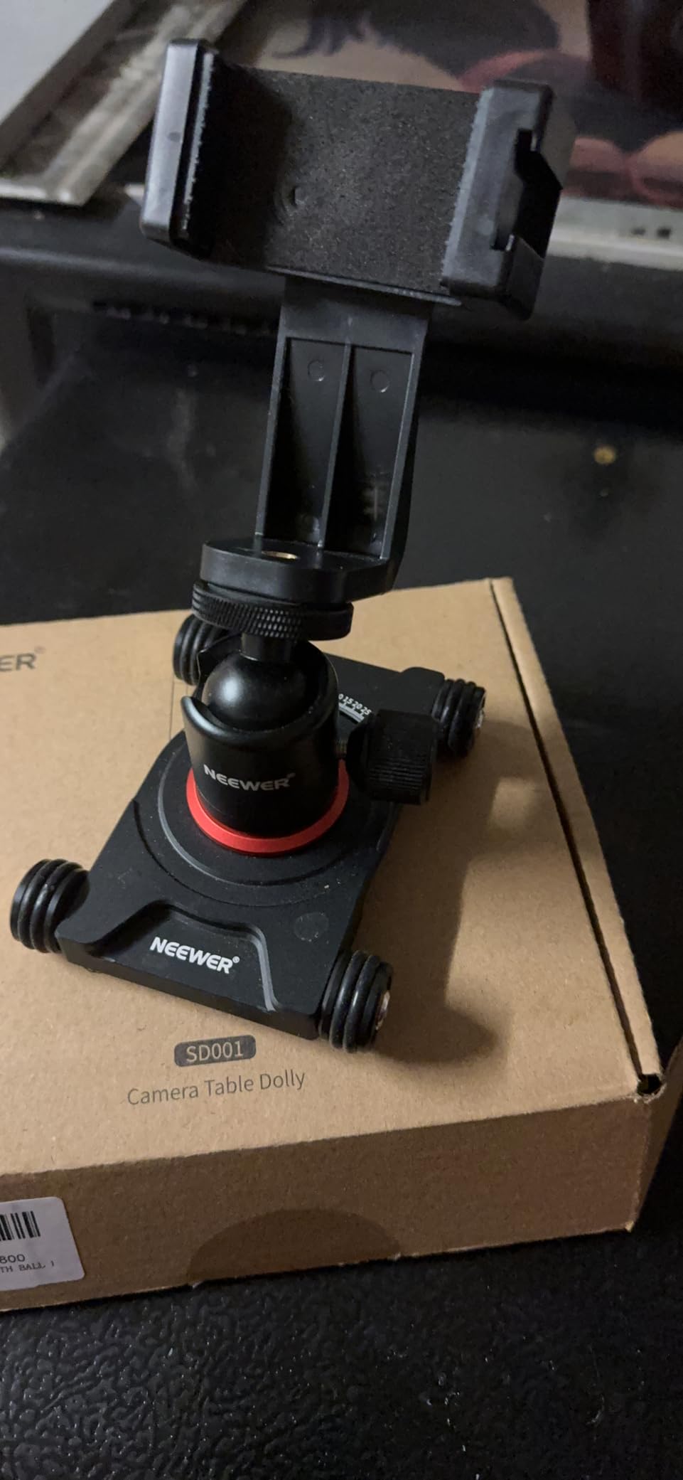 NEEWER Camera Slider Dolly with Ball Head & Phone Clamp, 4 Wheeled Tabletop Dolly Manual Skater with 360 Panorama, SD001 customer photo 1