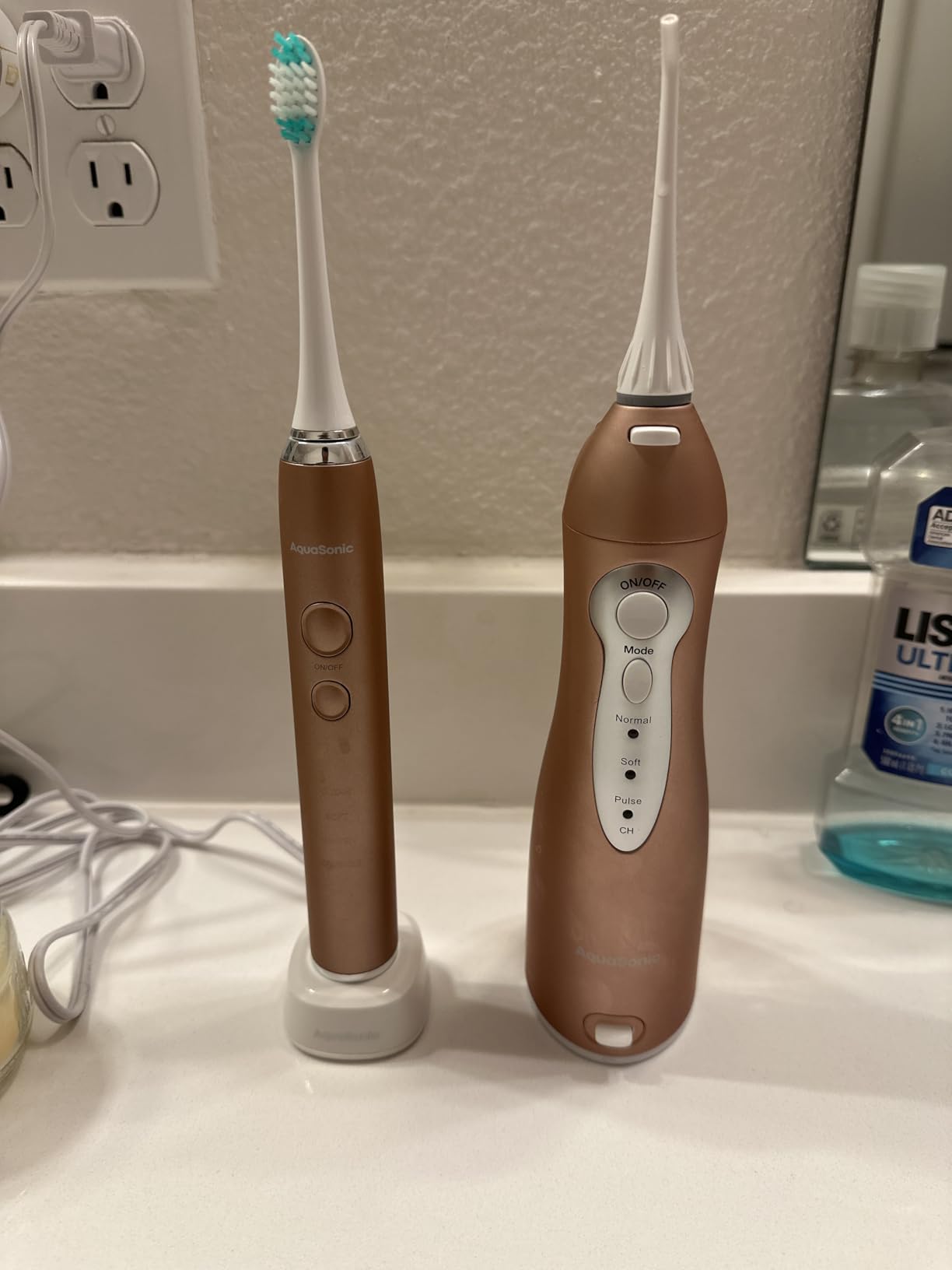 Aquasonic Vibe Series Ultra-Whitening Toothbrush - ADA Accepted Electric Toothbrush - 8 Brush Heads & Travel Case - 40,000 VPM Motor & Wireless Charging - 4 Modes w Smart Timer - Satin Violet customer photo 2