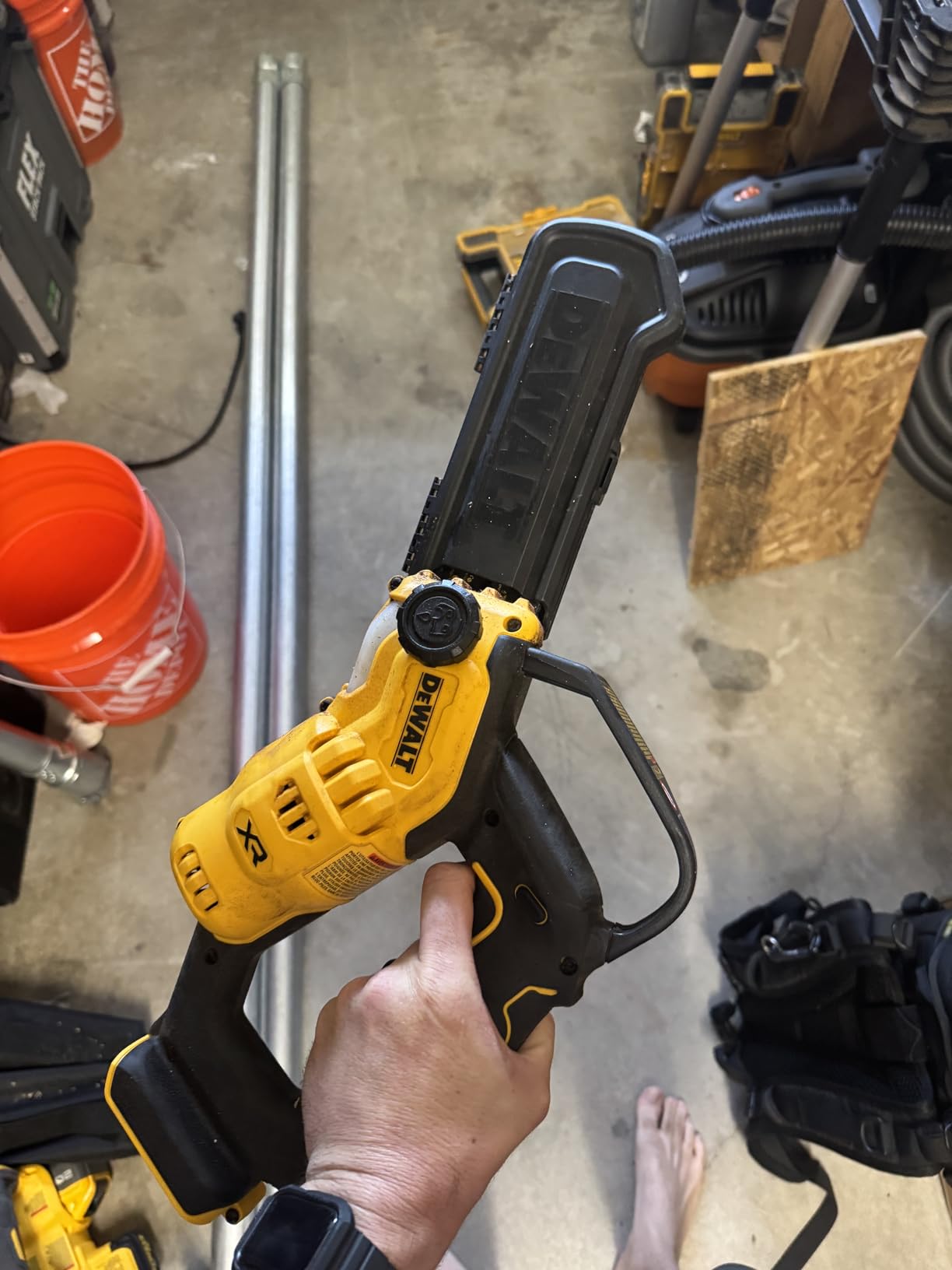 Dewalt Chainsaw Pruning CRDLS 20V 8IN DCCS623B customer photo 1