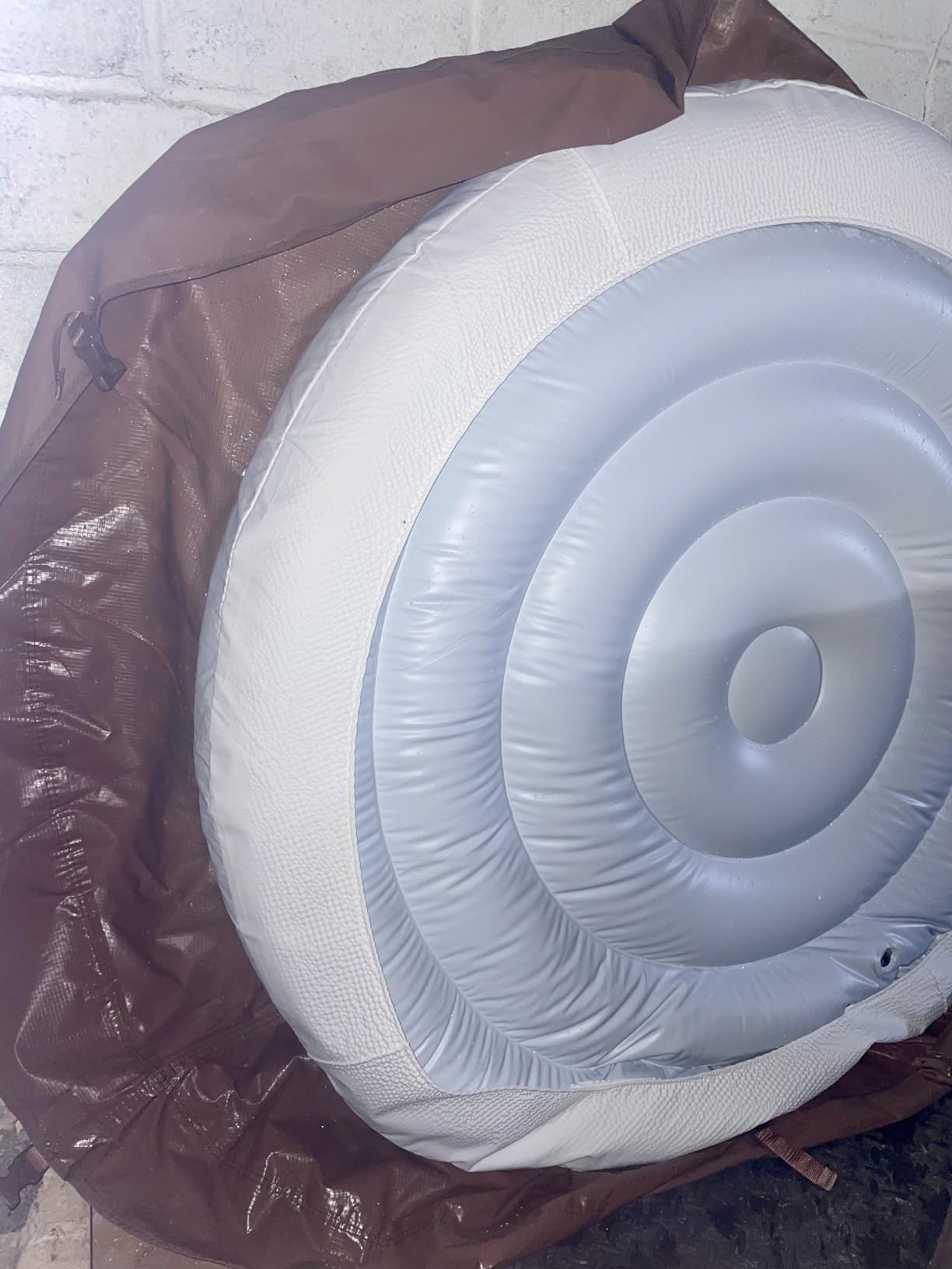 Tlswshsy 4.5 Ft Inflatable Hot Tub Cover- Energy Saving Lid for Round Hot Tub- Foldable Protective Rain Overflow Cover for Outdoor Inflatable Hot Tubs customer photo 1