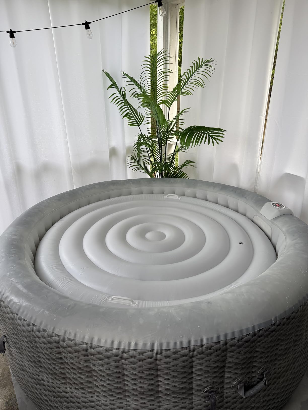 Tlswshsy 4.5 Ft Inflatable Hot Tub Cover- Energy Saving Lid for Round Hot Tub- Foldable Protective Rain Overflow Cover for Outdoor Inflatable Hot Tubs customer photo 2