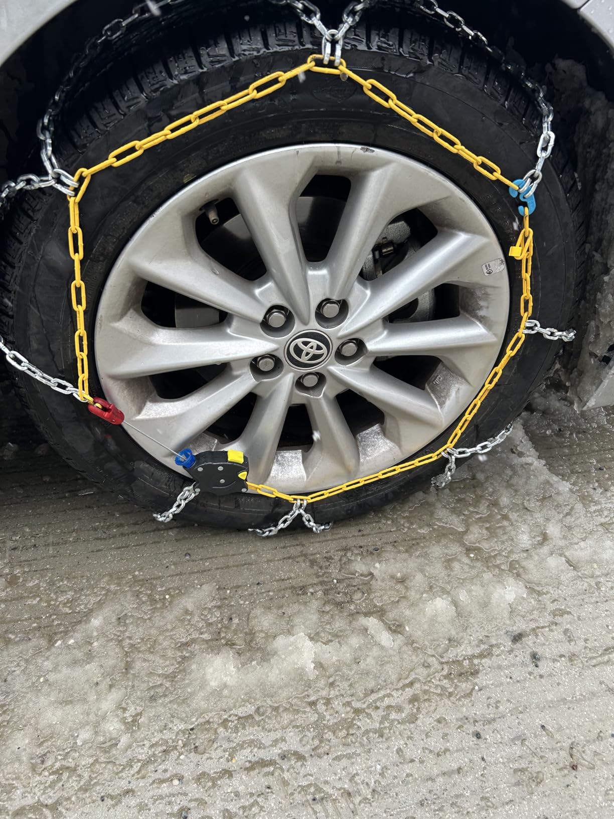 Snow-Chains Auto Fixing 1 Min Quick Fit Easy Installation Tire-Chains, Portable Reusable Universal Emergency Tire Traction Chain for Passenger Car, Pickup Trucks and SUV - Set of 2 (HKN-120) customer photo 2