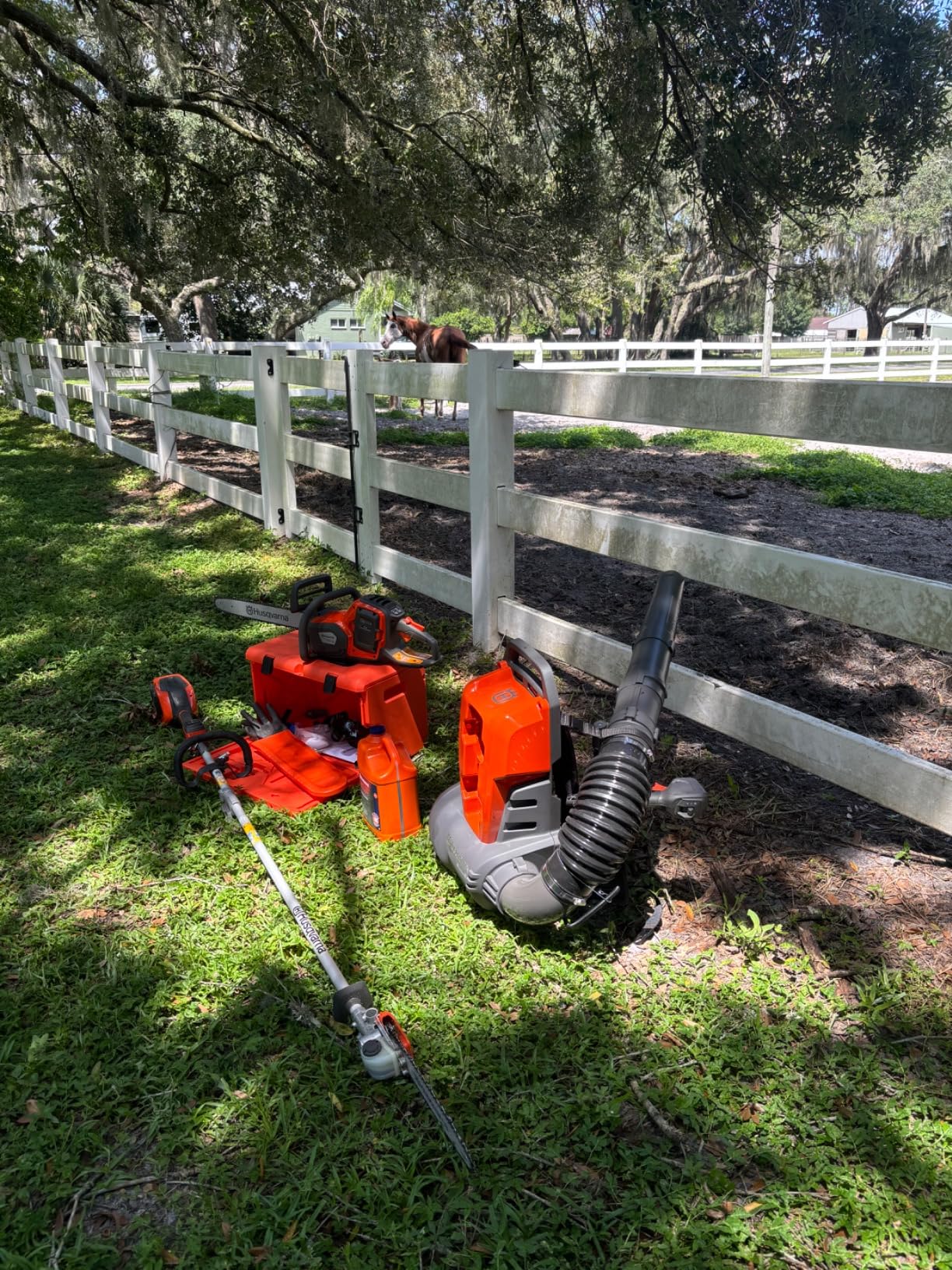 Husqvarna Power Axe 350i Cordless Electric Chainsaw, 18 Inch, Brushless Motor, 40V Lithium-Ion 7.5 Ah Battery and Charger Included, 970601202 customer photo 2