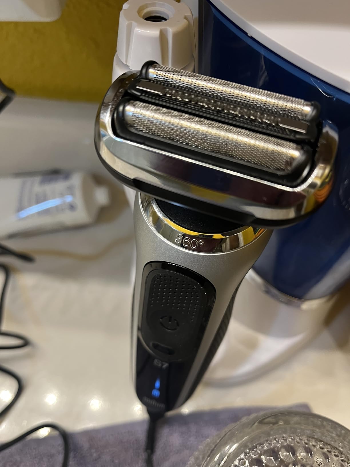 Braun Series 7 7032cs Flex Electric Razor for Men, Wet & Dry, Electric Razor, Rechargeable, Cordless Foil Shaver with Beard Trimmer and Charging Stand, Silver customer photo 2