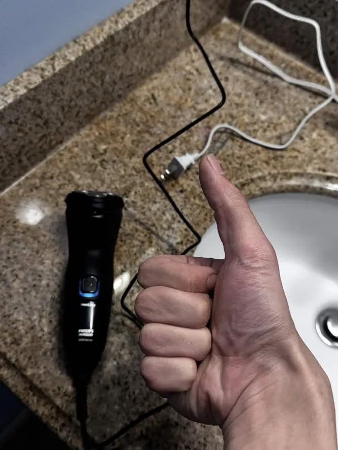 Philips Norelco Shaver 2400 Series, Wet and Dry Electric Shaver, Pop-up Trimmer, P-Cap, Deep Black, Model X3001/90 customer photo 2