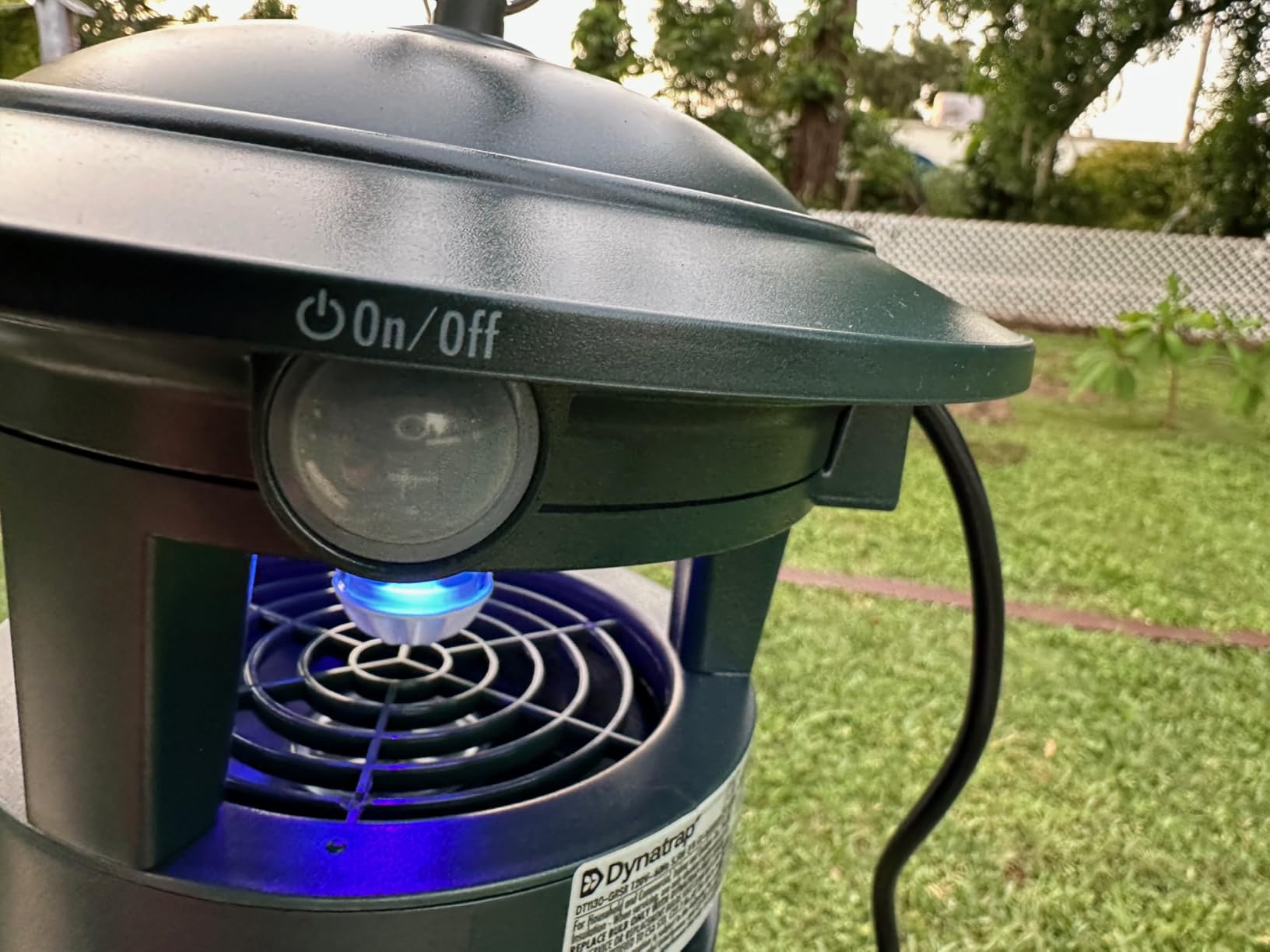 Dynatrap DT1130SR 1/2 Acre Mosquito & Flying Insect Outdoor Trap and Killer - Kills Mosquitoes, Flies, Wasps, Gnats, & Other Flying Insects - Bug Zapper Alternative - Black customer photo 1